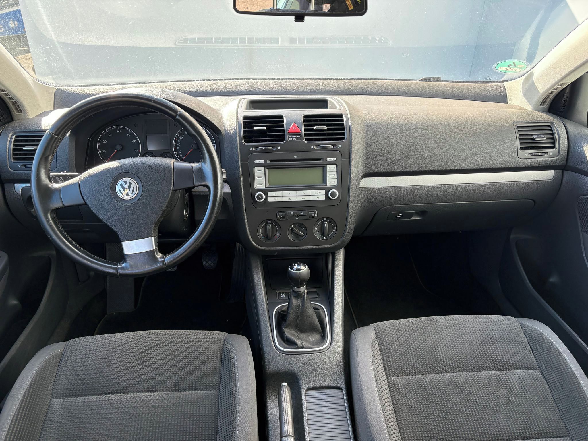 Volkswagen Golf, 1.6i, 75kW, Klima, Výhřevy - fotka 5