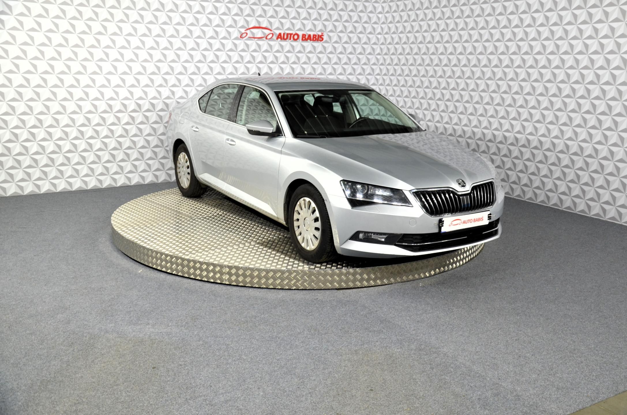 Škoda Superb, 2.0TDi 110kw Ambition - fotka 3