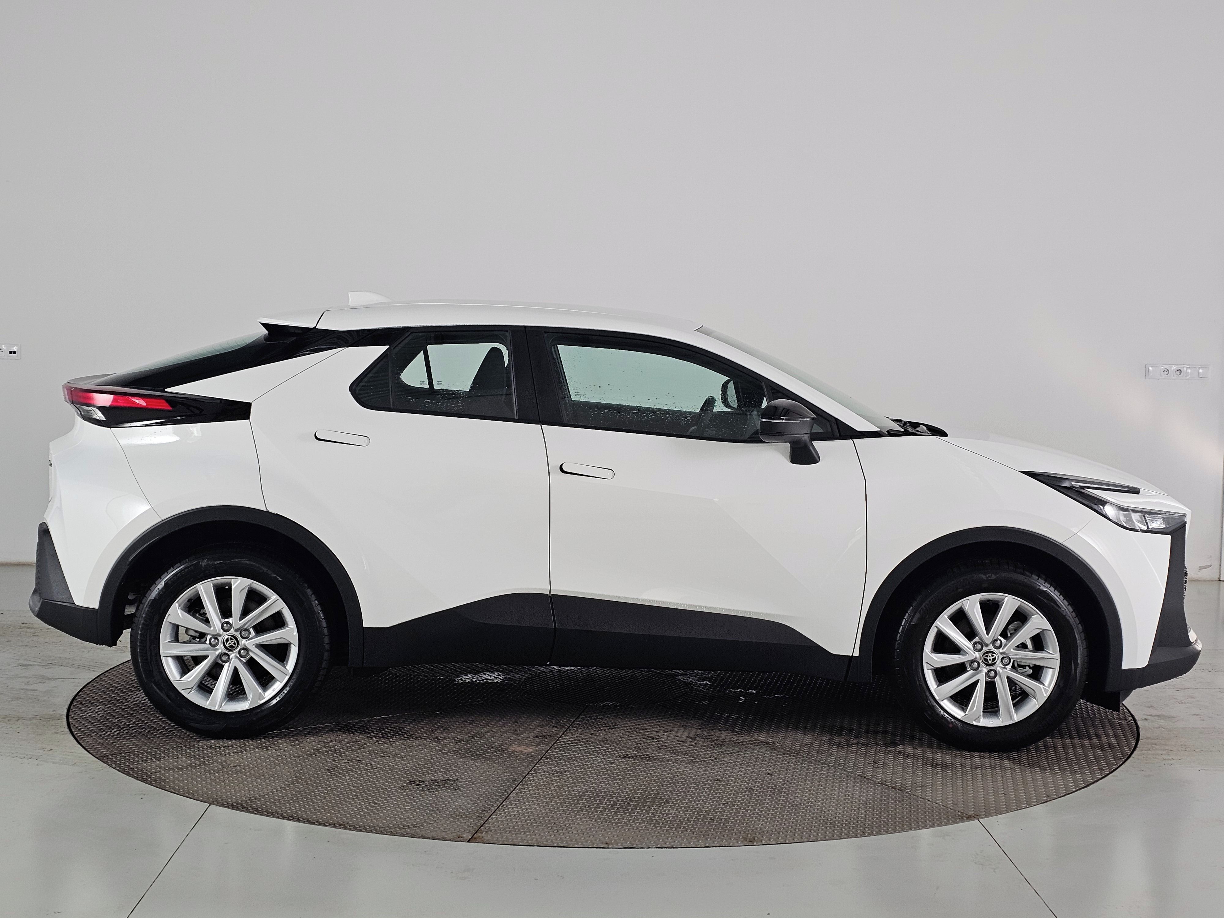 Toyota C-HR, 1.8HEV 140k COMFORT 2x4 - fotka 3