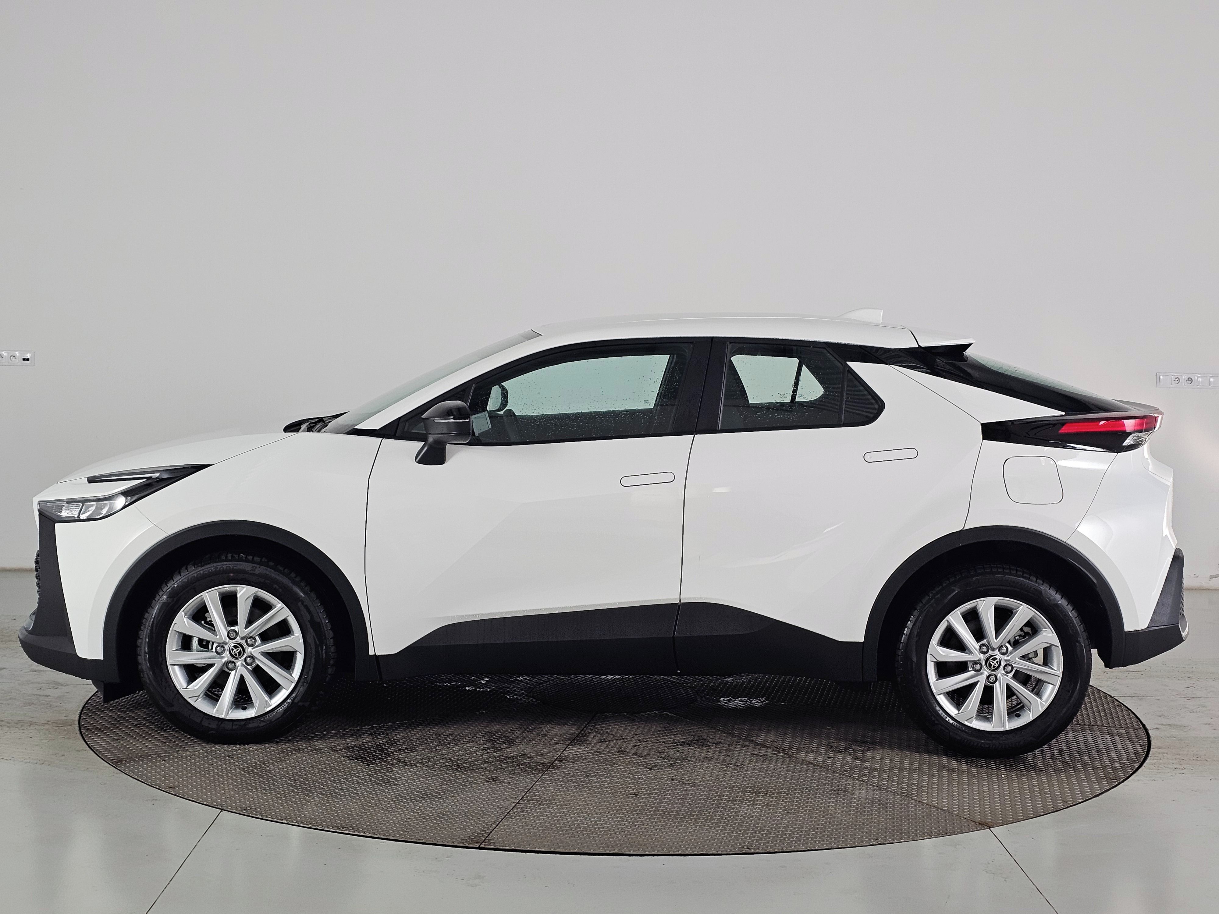 Toyota C-HR, 1.8HEV 140k COMFORT 2x4 - fotka 5