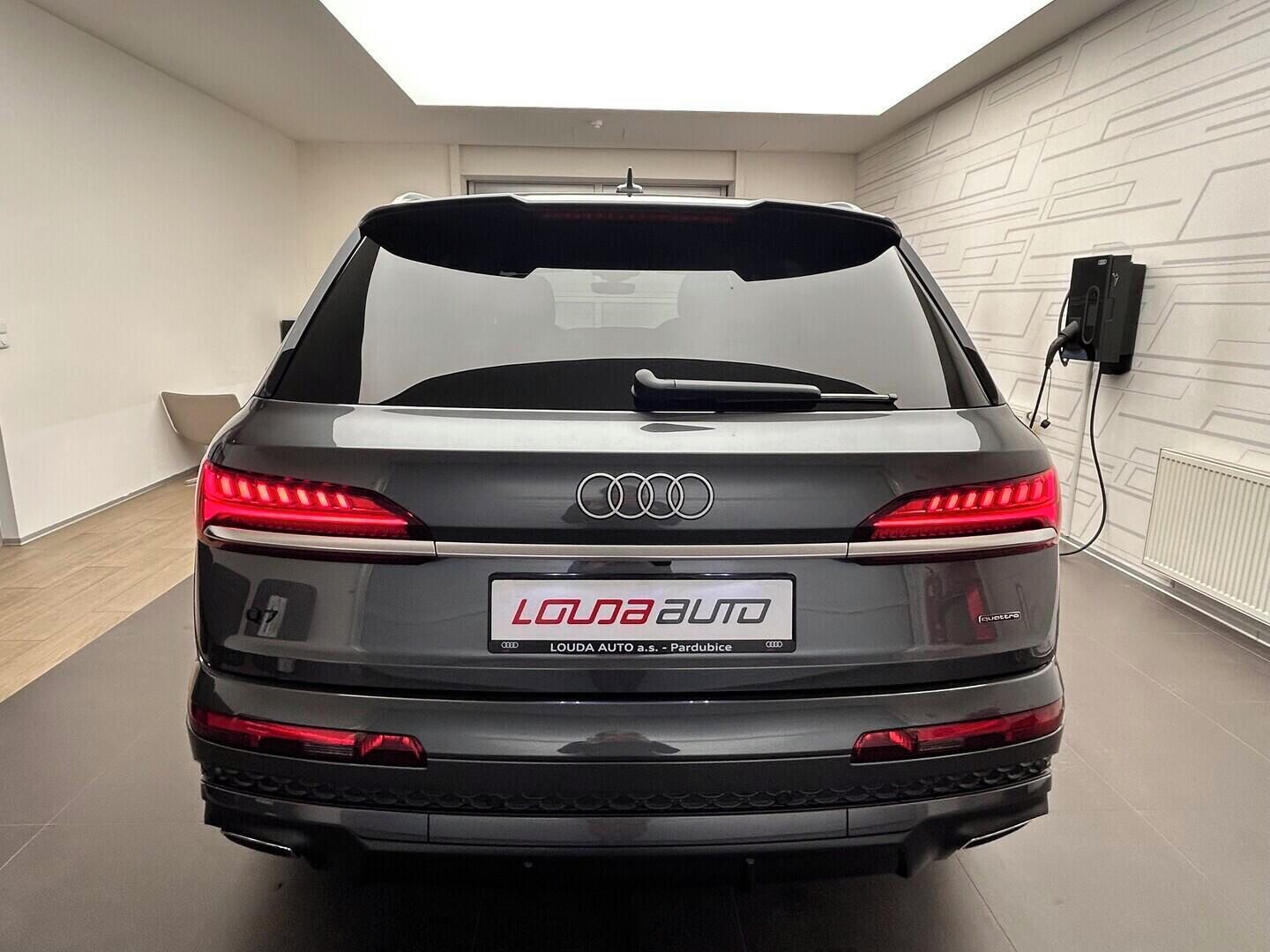Audi Q7, SUV S line TDI quattro 210 kW - fotka 5