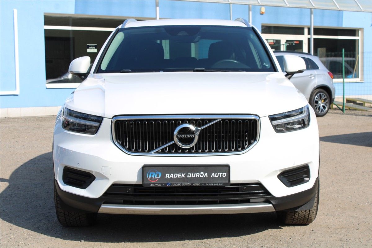 Volvo XC40, 2,0 T4  1MAJ,4x4,MOMENTUM PRO - fotka 2