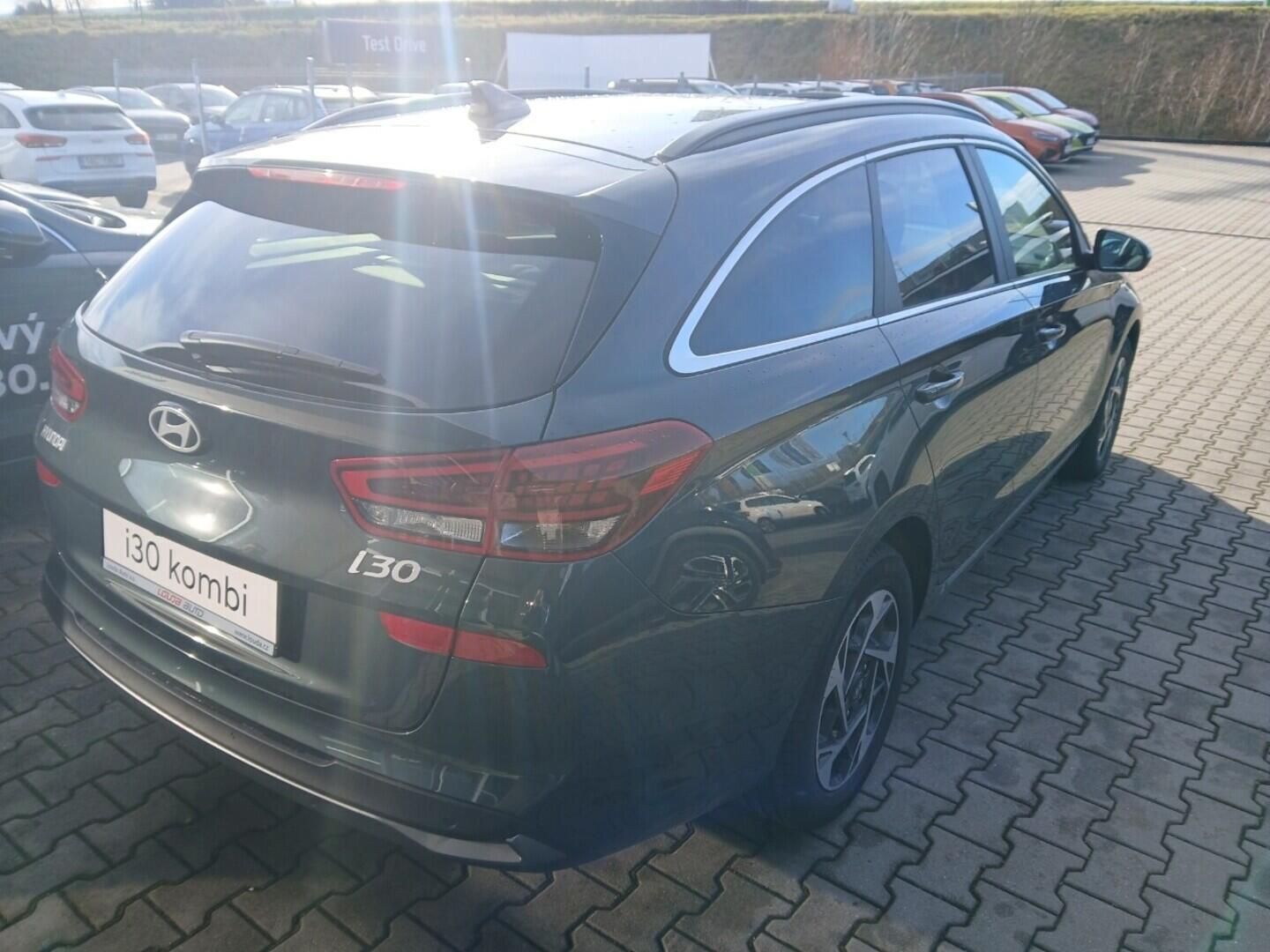 Hyundai i30, 26 WG 1,0 T-GDI MT STYLE 85 kW - fotka 4