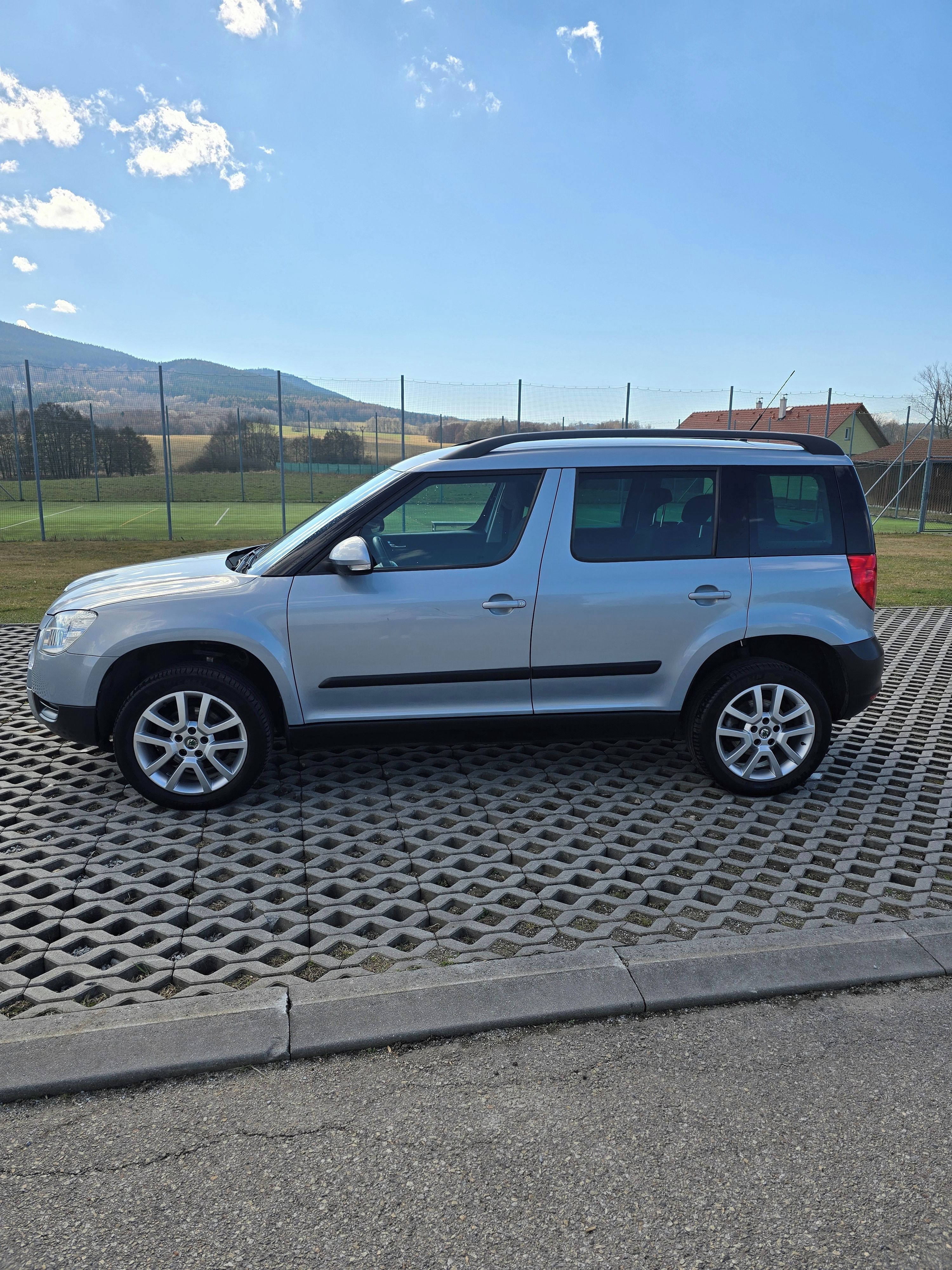 Škoda Yeti, 2.0 TDI 103Kw 4x4 servis ŠKODA - fotka 4