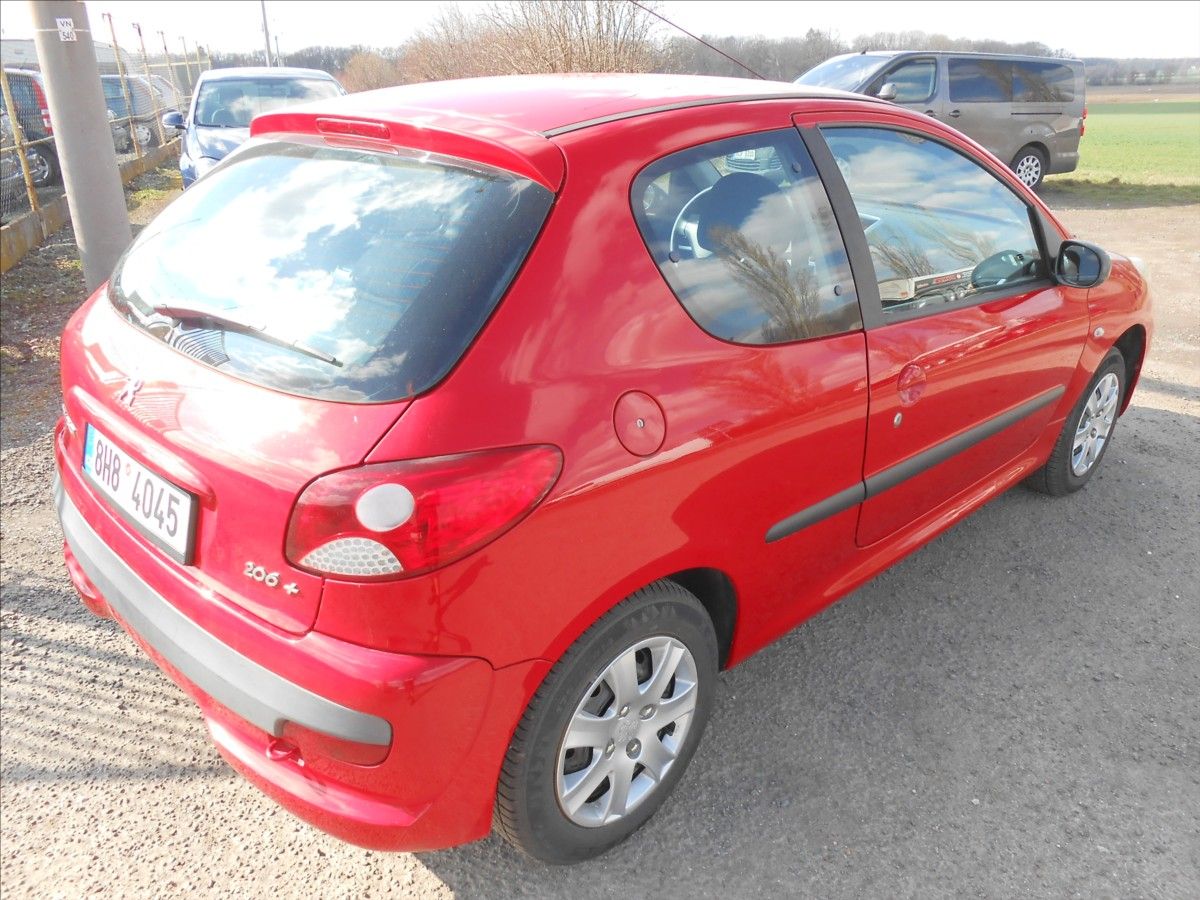 Peugeot 206, 1,1 i 44 kW PLUS Serviska - fotka 4