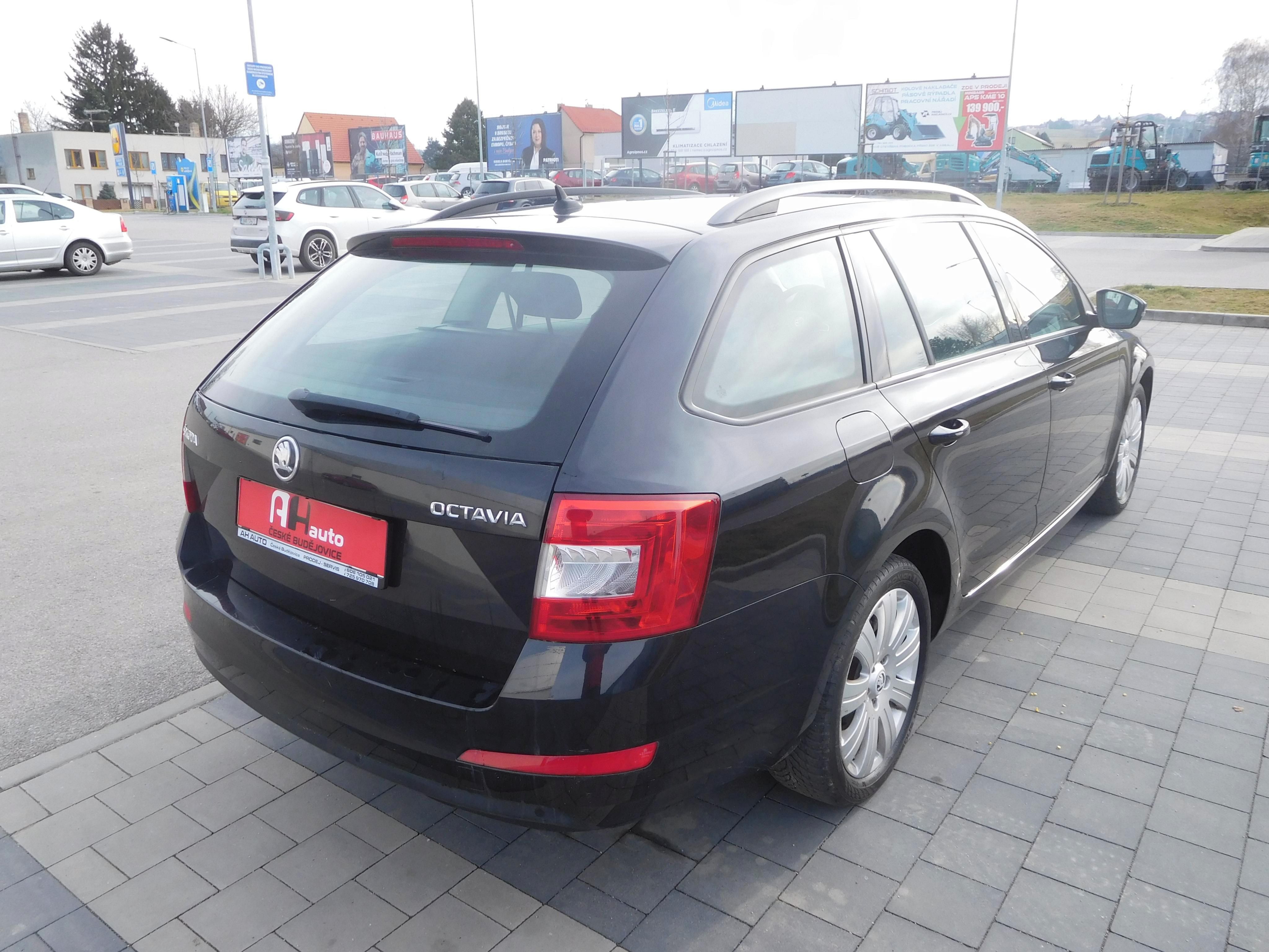 Škoda Octavia, 2.0TDi Elegance, 110 kW, Klima - fotka 3