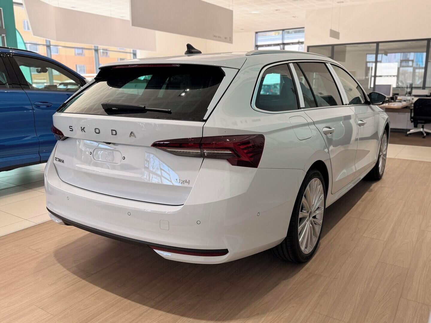 Škoda Octavia, Combi Exclusive Selection 2.0 - fotka 4