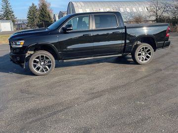 RAM 1500 Laramie - Nebouraný
