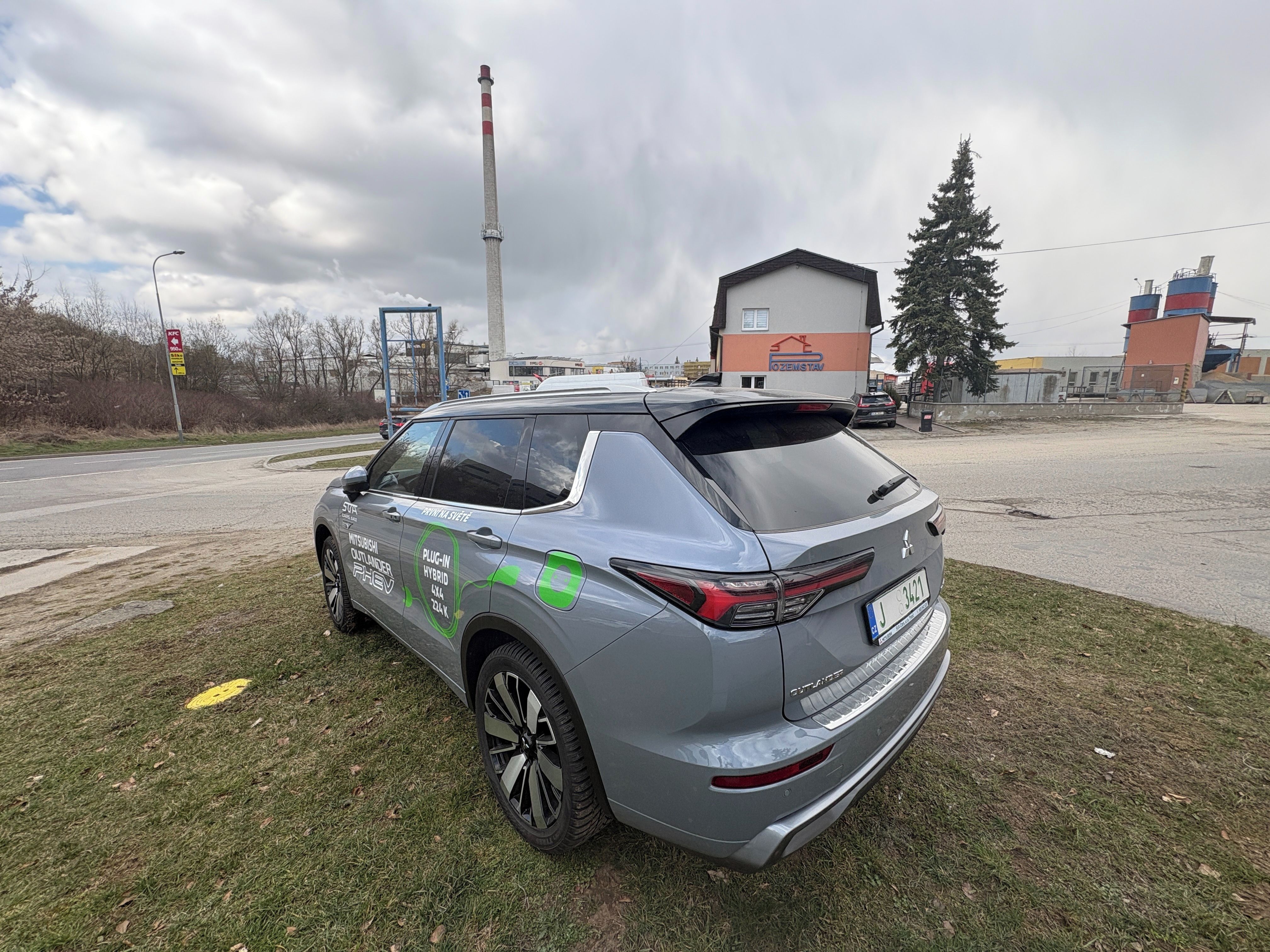 Mitsubishi Outlander, PHEV 4X4 INSTYLE+ AUTOMAT - fotka 5