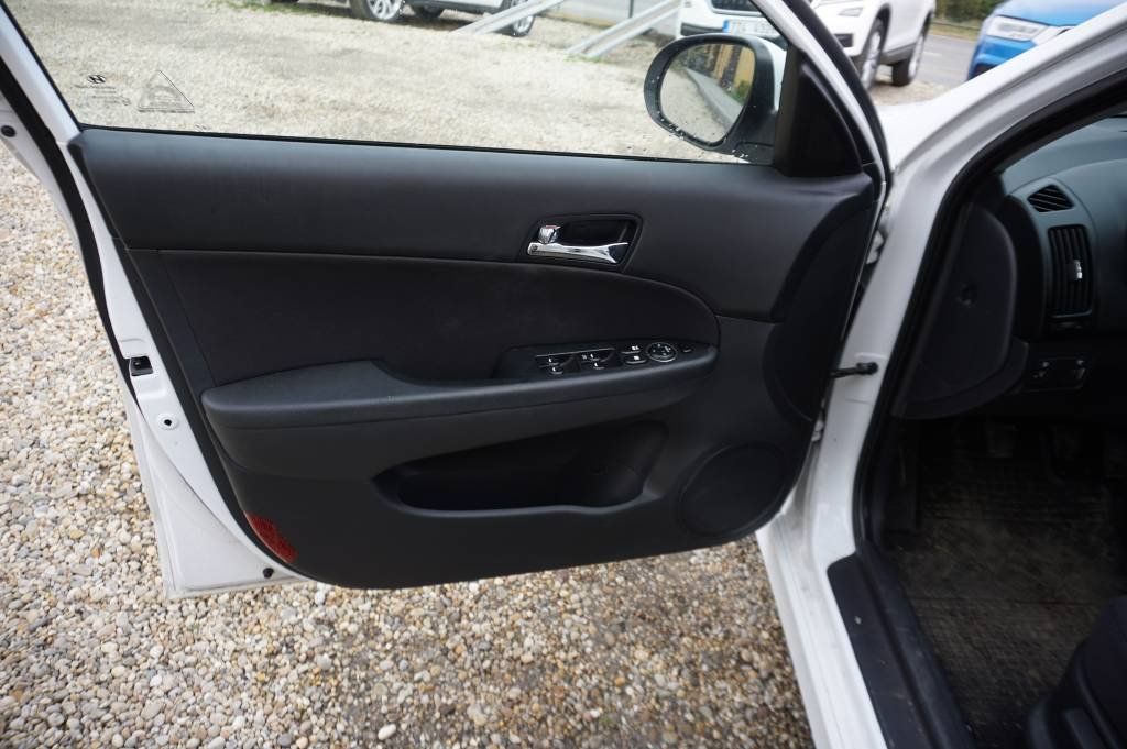 Hyundai i30, 1,4 NOVÉ VČR - fotka 5