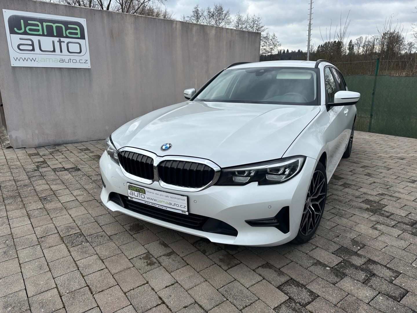 BMW Řada 3, 320d 140kW X-Drive AT TAŽNÉ - fotka 2