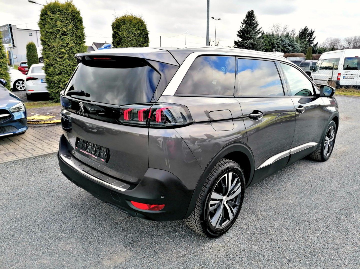 Peugeot 5008, 1.5 BlueHdi Allure 7-míst AT/8 - fotka 4