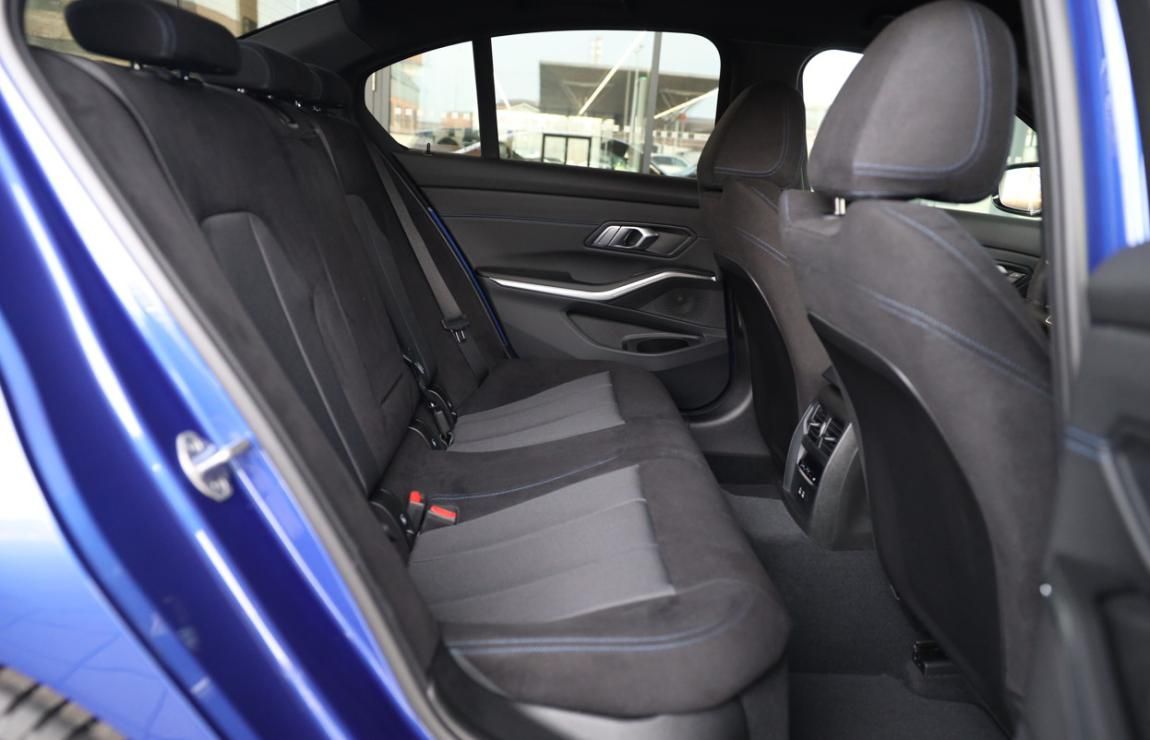 BMW Řada 3, 320d xDrive Sedan - fotka 6