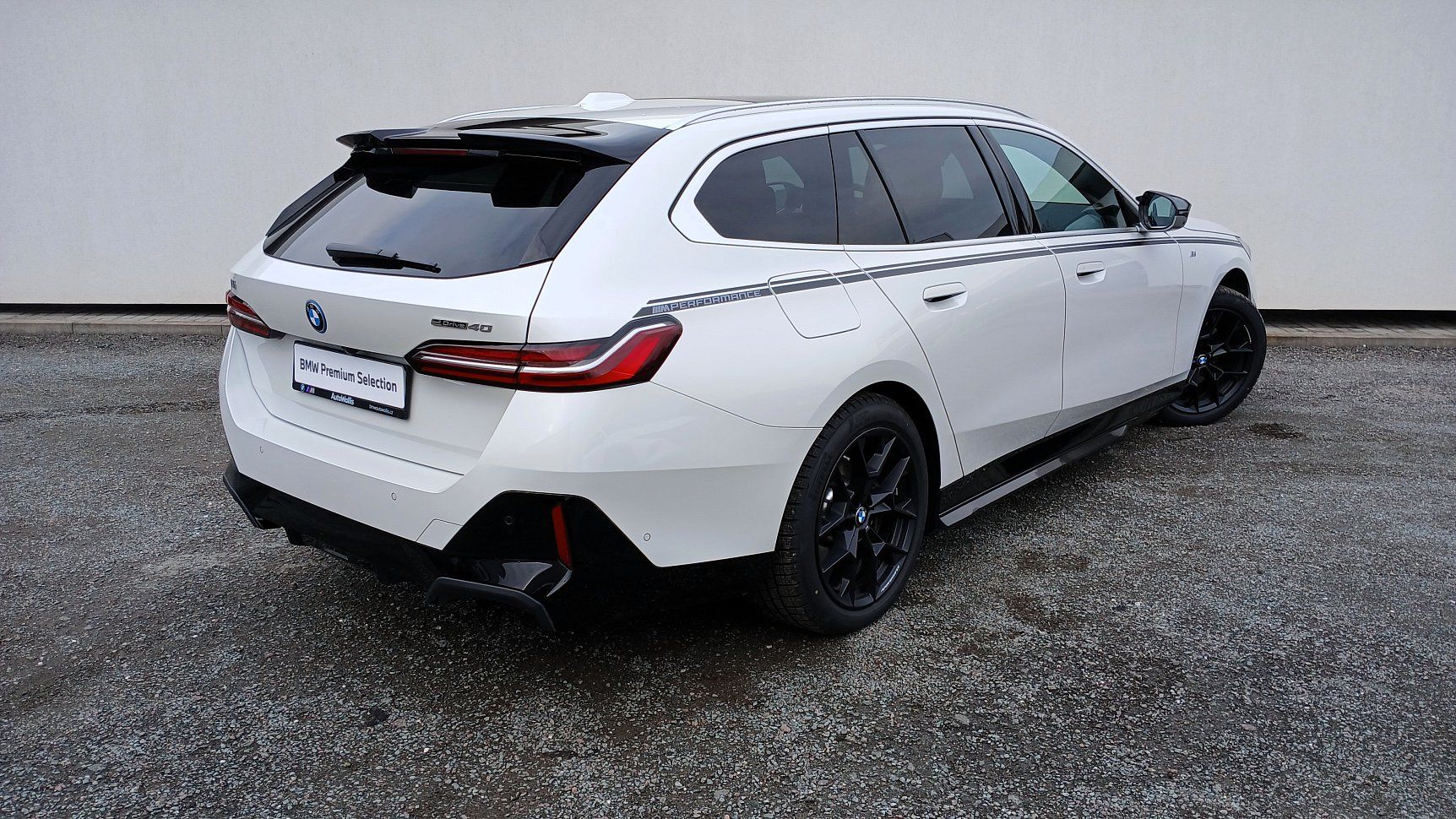 BMW i5 - fotka 2