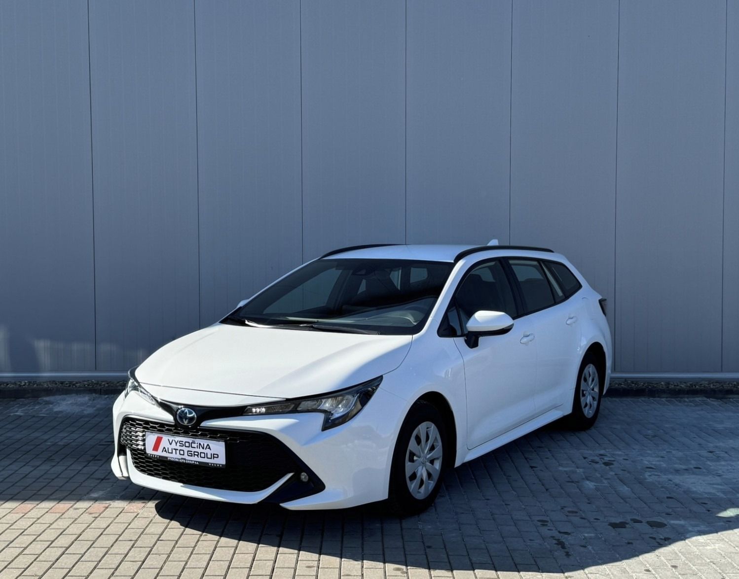 Toyota Corolla, 1.8 Hybrid e-CVT, servis, DPH - fotka 3