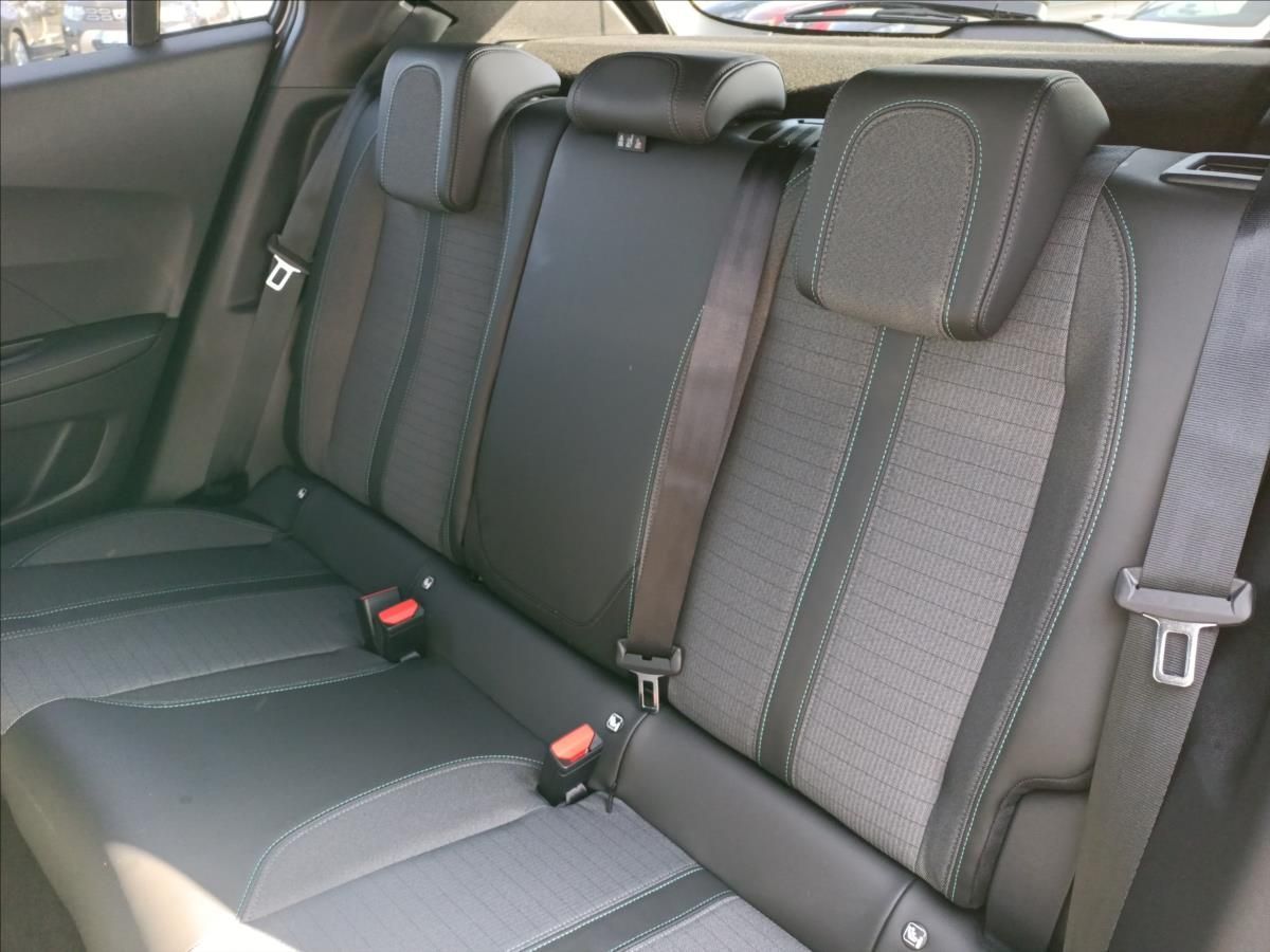 Peugeot 2008, Allure 1.2 PureTech 100k MAN6 - fotka 6
