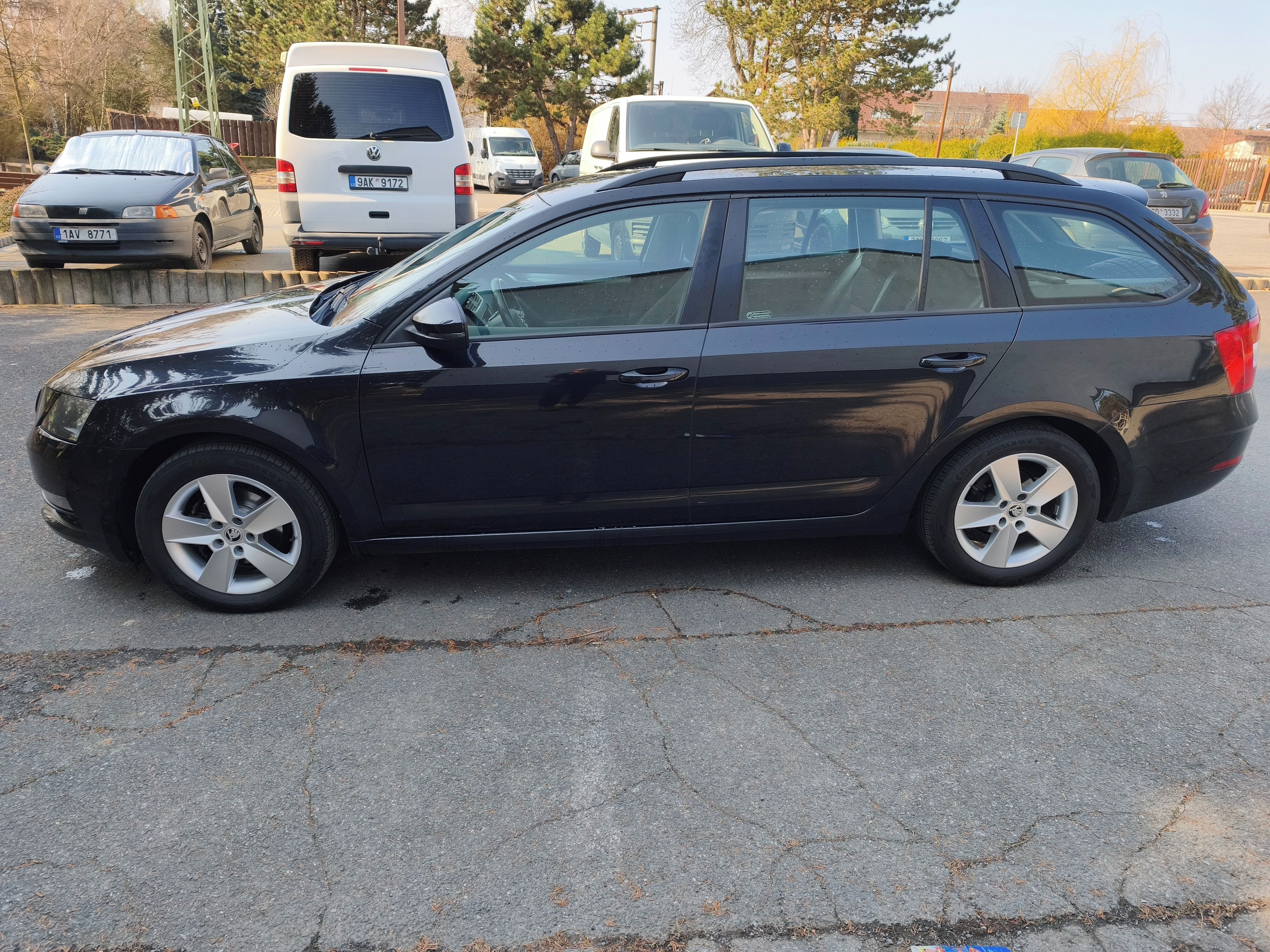 Škoda Octavia, 1.6 TDI  Ambition Plus ČR 1maj - fotka 4