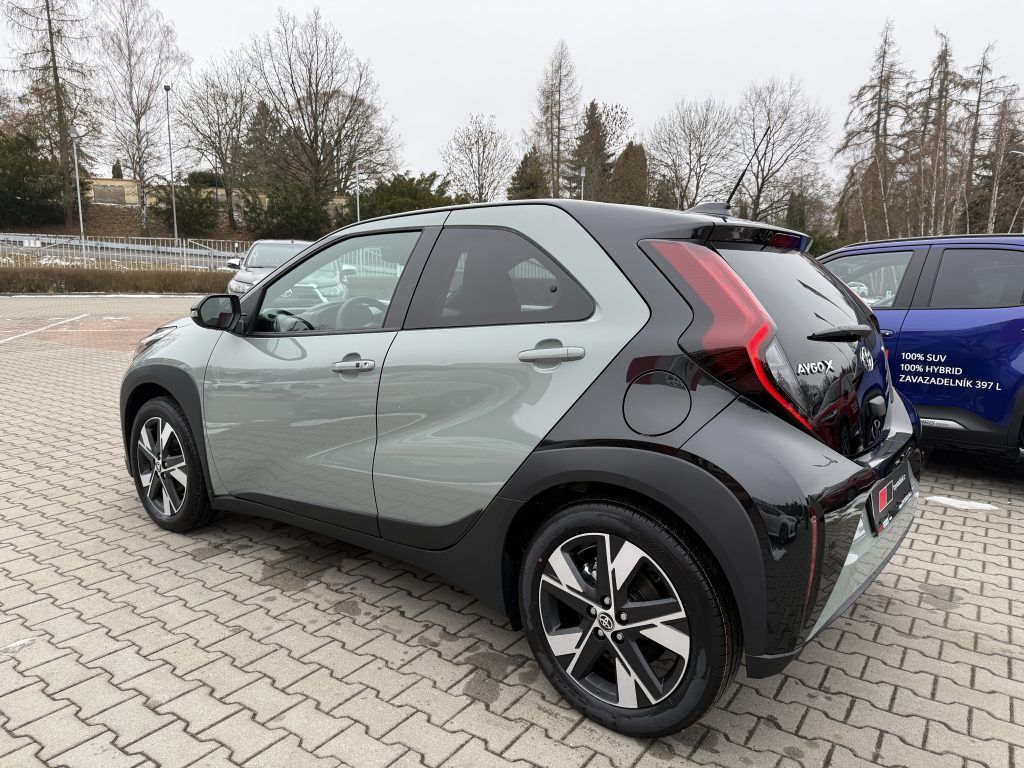 Toyota Aygo, 1.5 Hybrid MC26 Style Smart - fotka 5