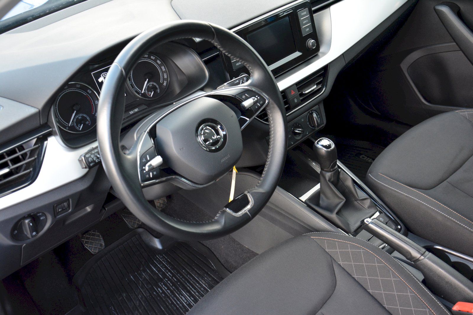 Škoda Kamiq, 1.5 TSI 110 KW Ambition Extra - fotka 6