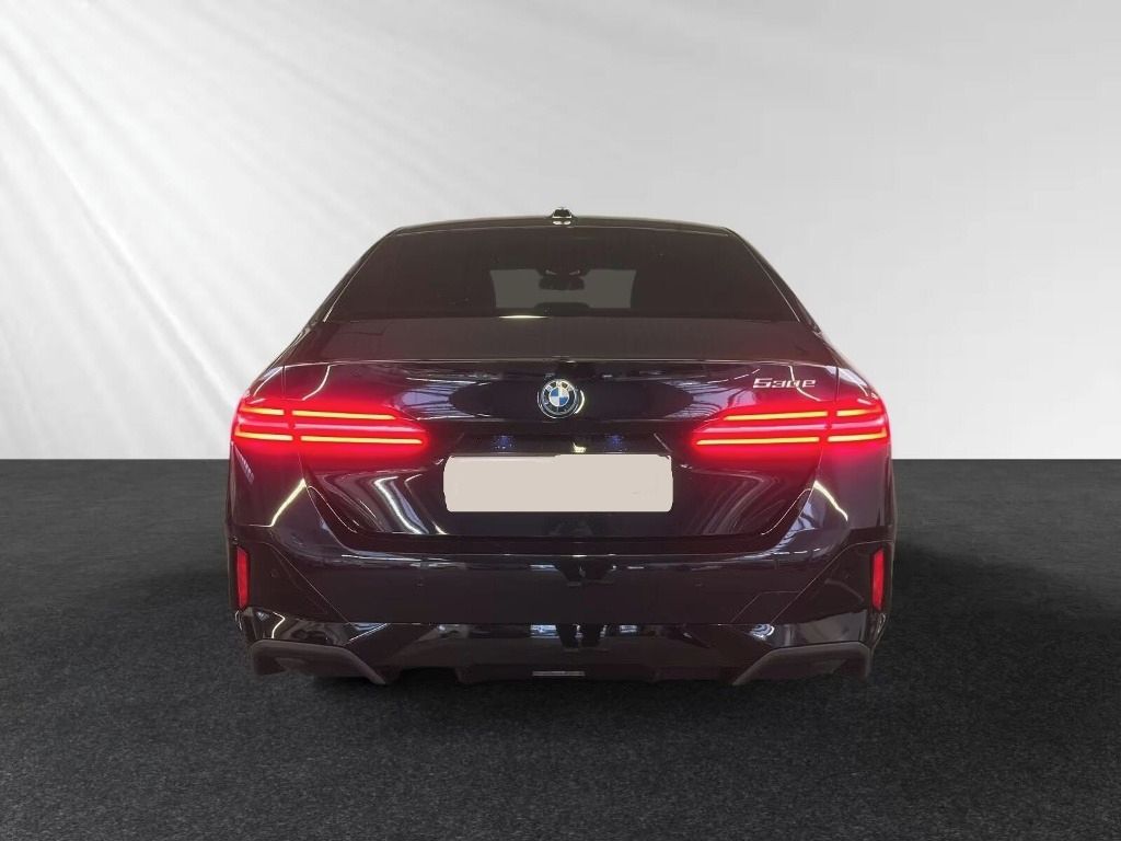 BMW Řada 5, 530 e M Sport*Navi*360°kamera* - fotka 4
