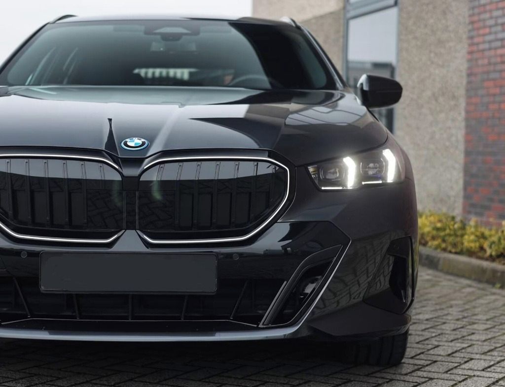 BMW Řada 5, 550 e Touring xDrive M Sport - fotka 5