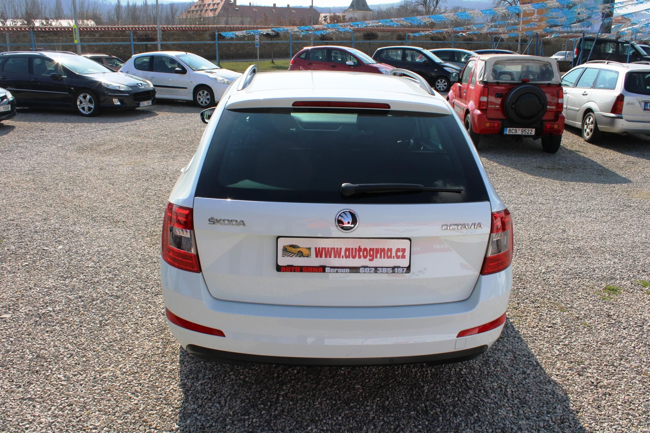 Škoda Octavia, 1,6TDI XENONY TEMPOMAT ALU DSG - fotka 6