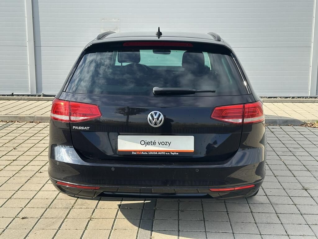 Volkswagen Passat, Comfortline 2.0 TDI 110 kW - fotka 6
