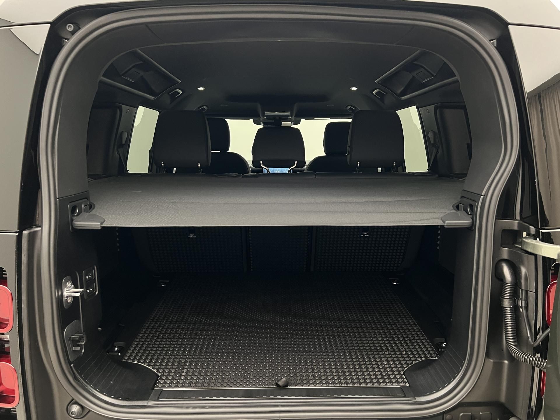 Land Rover Defender, 110 D250 X-DYNAMIC SE AWD AUT - fotka 5