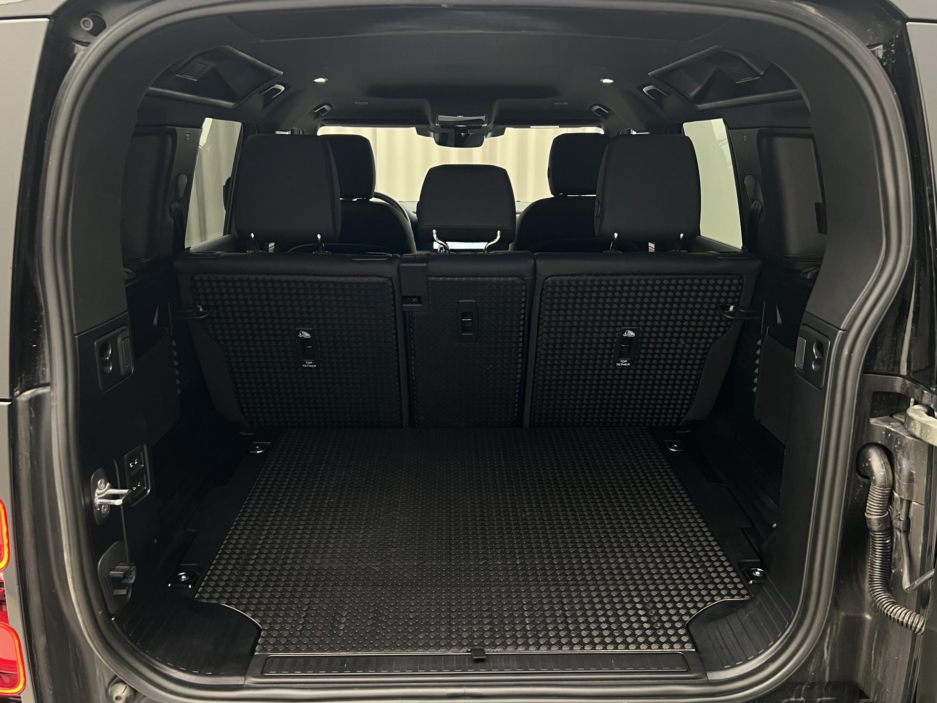 Land Rover Defender, 110 D300 X-DYNAMIC SE AWD AUT - fotka 6