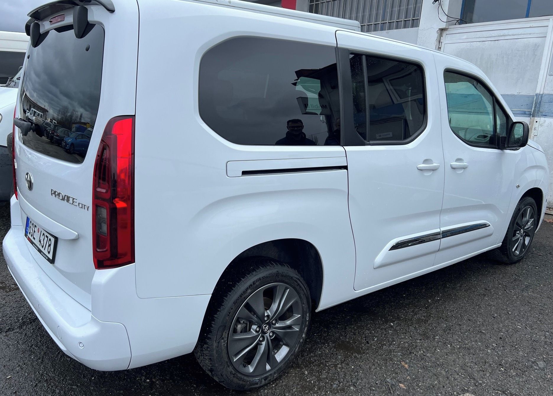 Toyota Proace, City Verso 1,5, koupeno v ČR - fotka 3