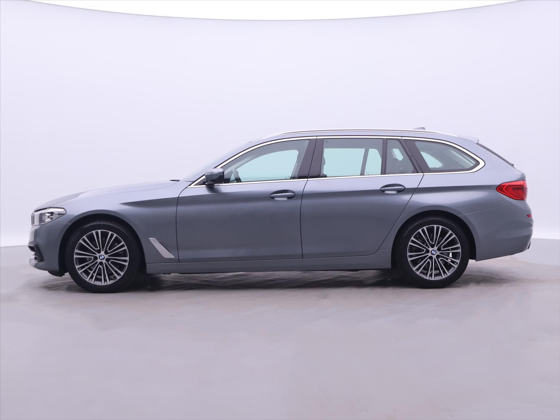 BMW Řada 5, 2,0 520d 140 kW CZ DPH 1.Maj. - fotka 4
