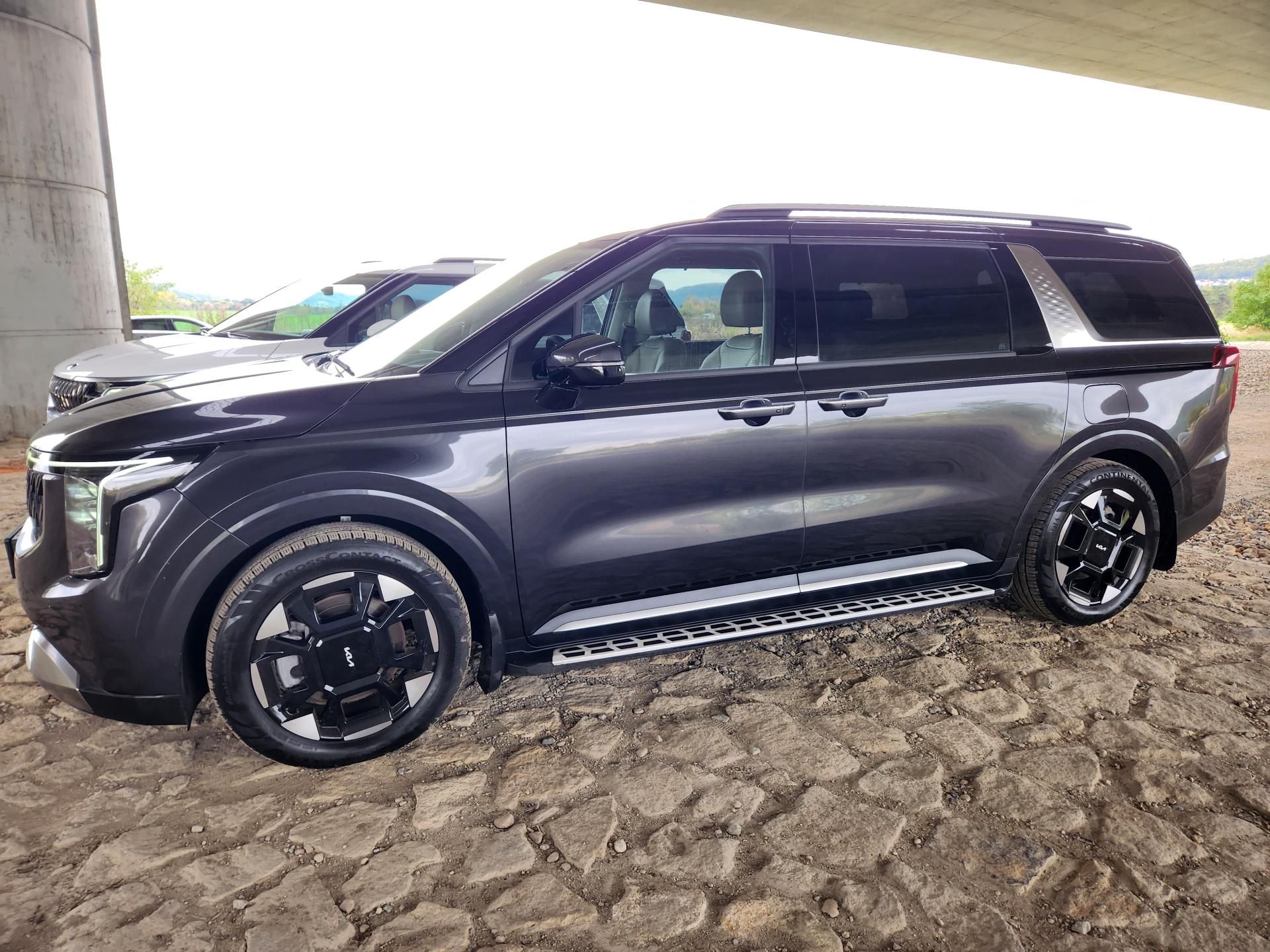 Kia Carnival, 2.2-NOVÝ MODEL-7míst - fotka 4