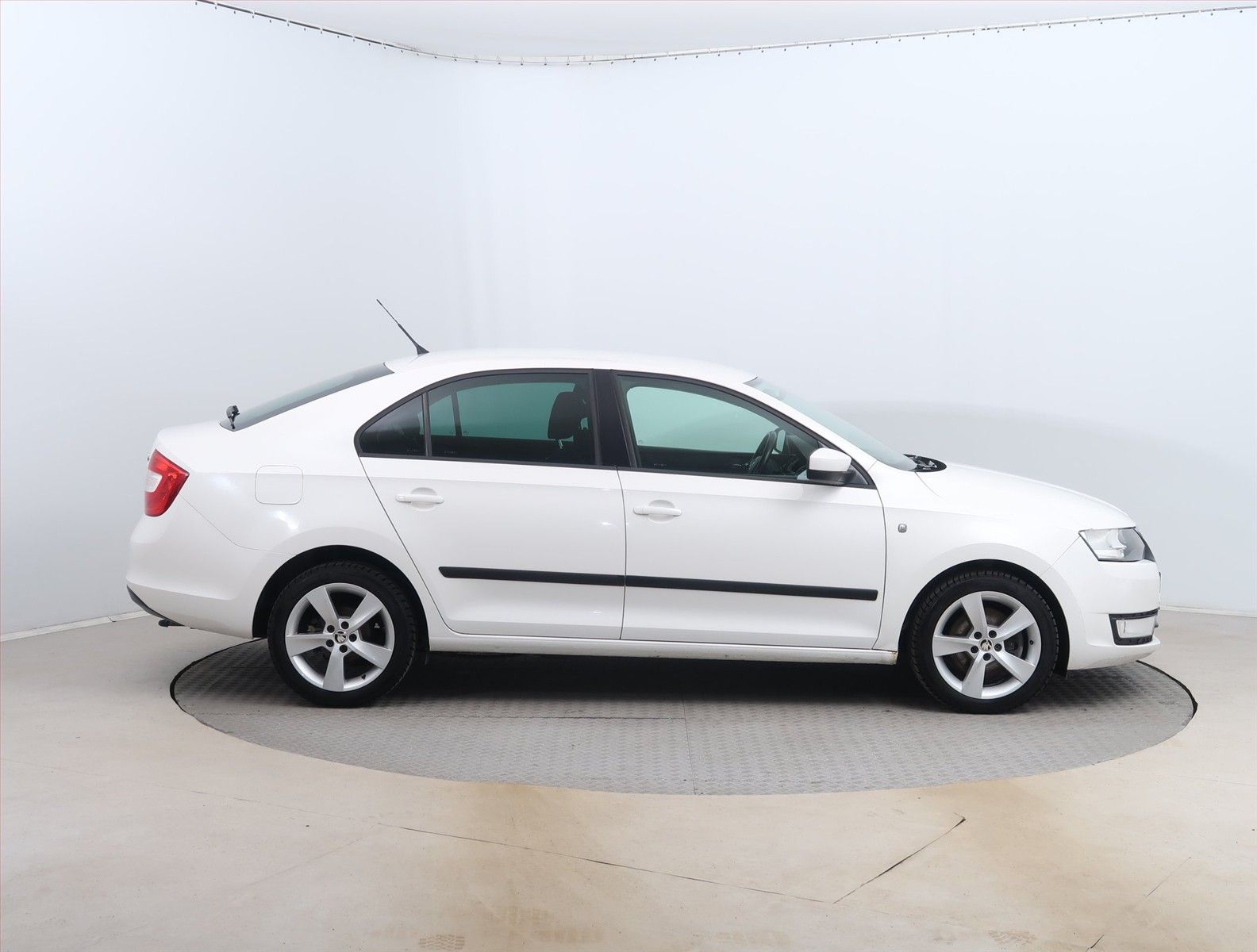 Škoda Rapid, 1.6 TDI, NOVÁ CENA, Klima - fotka 6