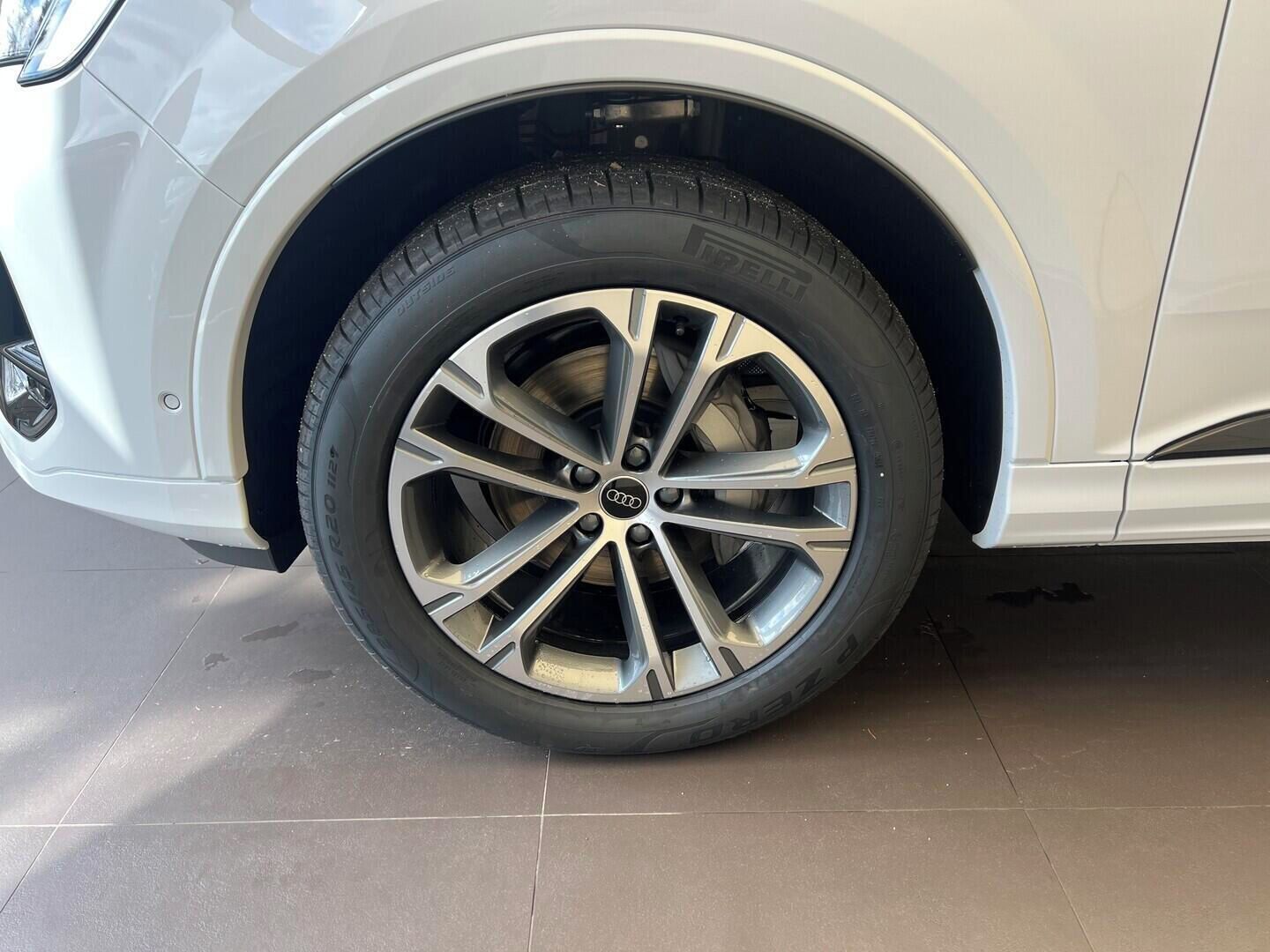 Audi Q7, SUV S line TDI quattro 210 kW - fotka 5