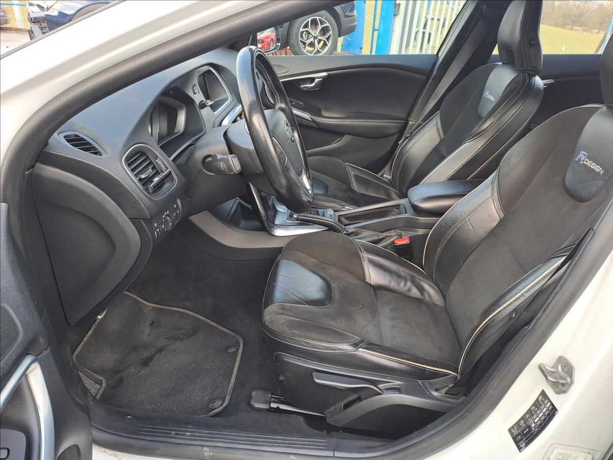 Volvo V40, 1,6 D2 R-DESIGN - fotka 5