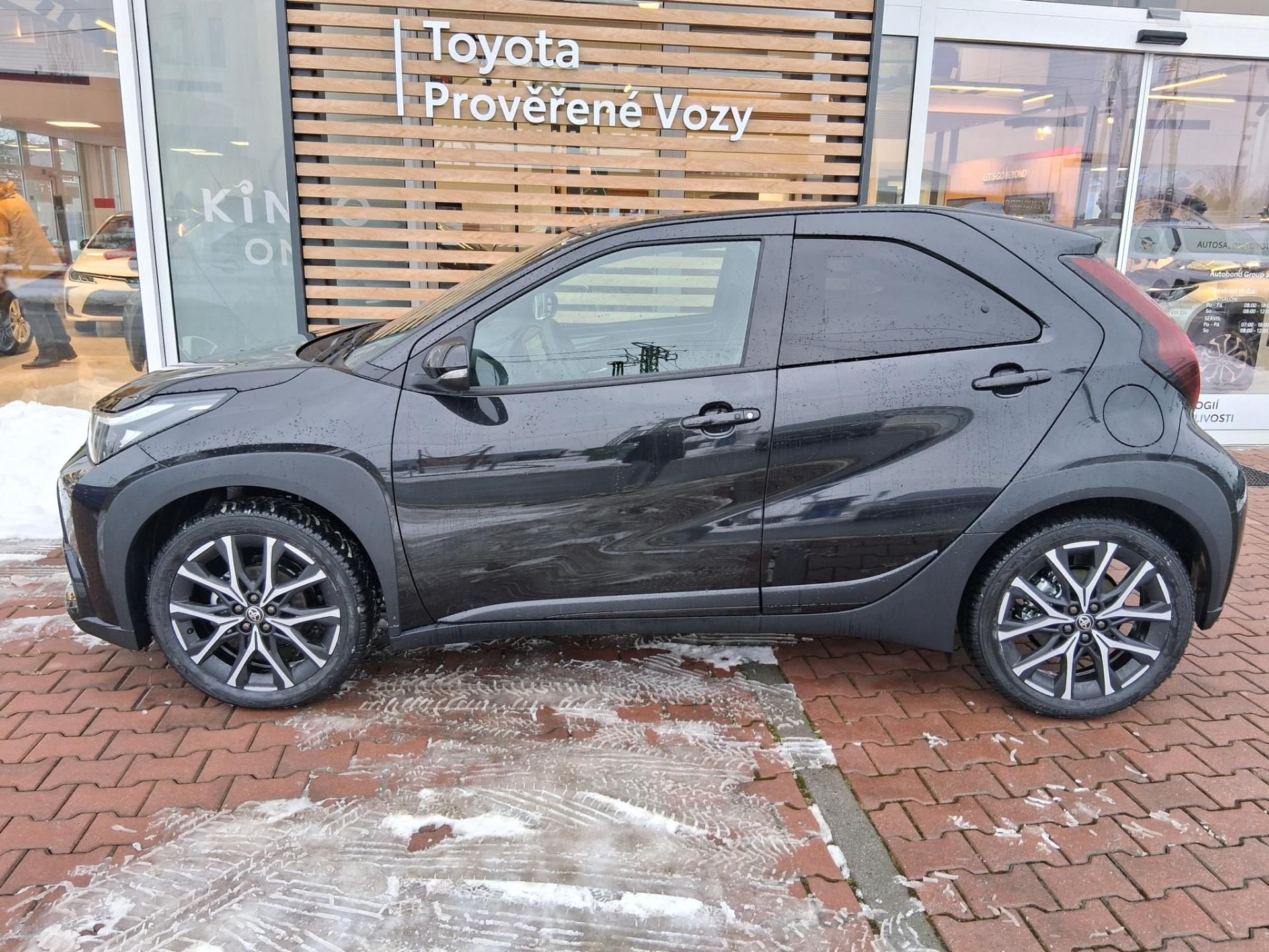 Toyota Aygo, 1,5 HEV GR SPORT - fotka 6