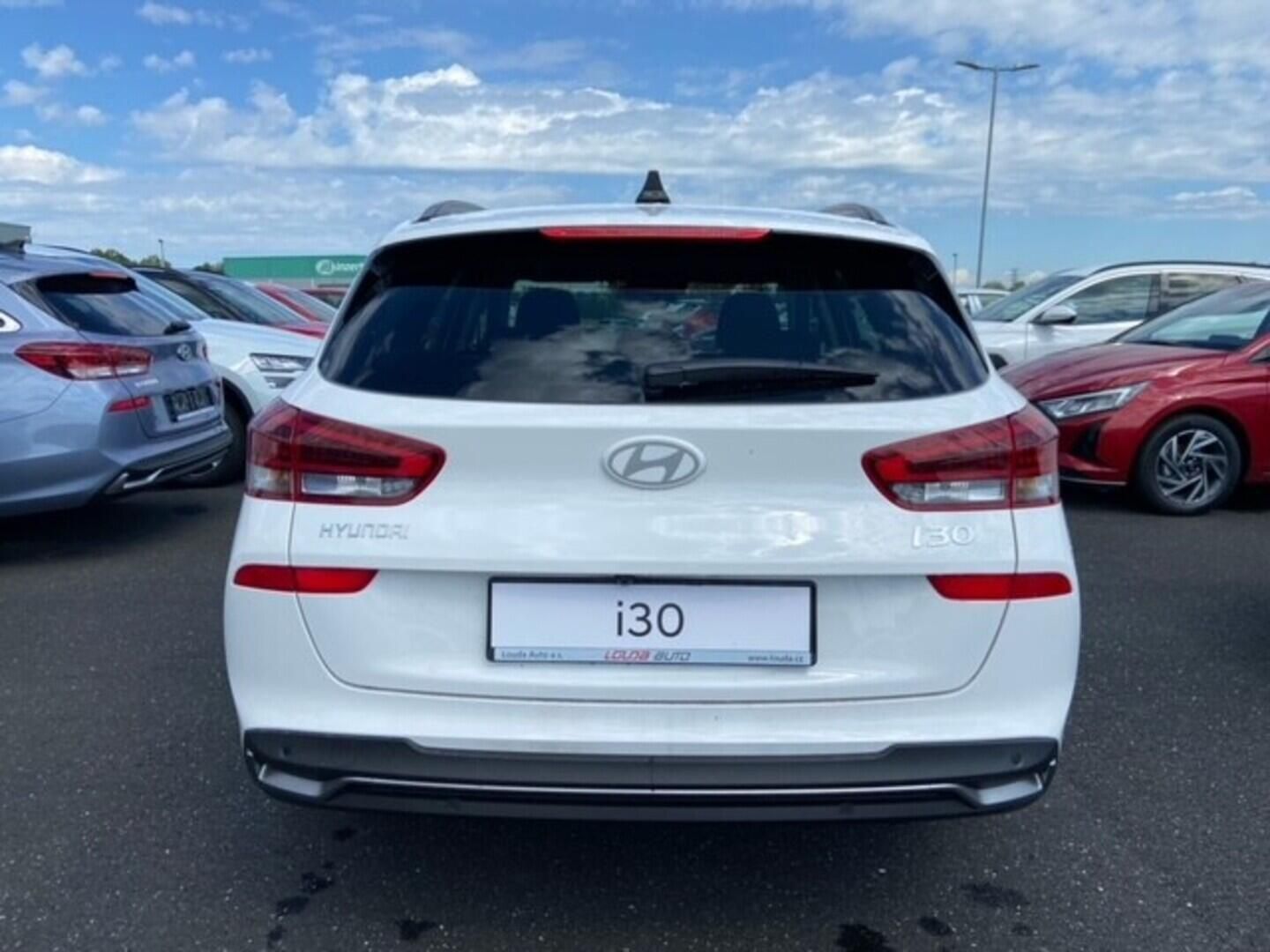 Hyundai i30, WG 26 1,6TGDI DCT STYLE 110 kW - fotka 5