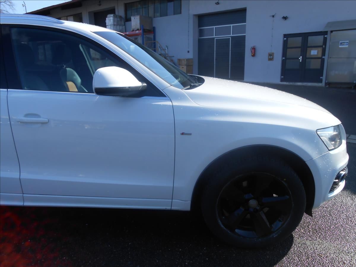Audi Q5, 2,0 TDi 125Kw S line - fotka 4