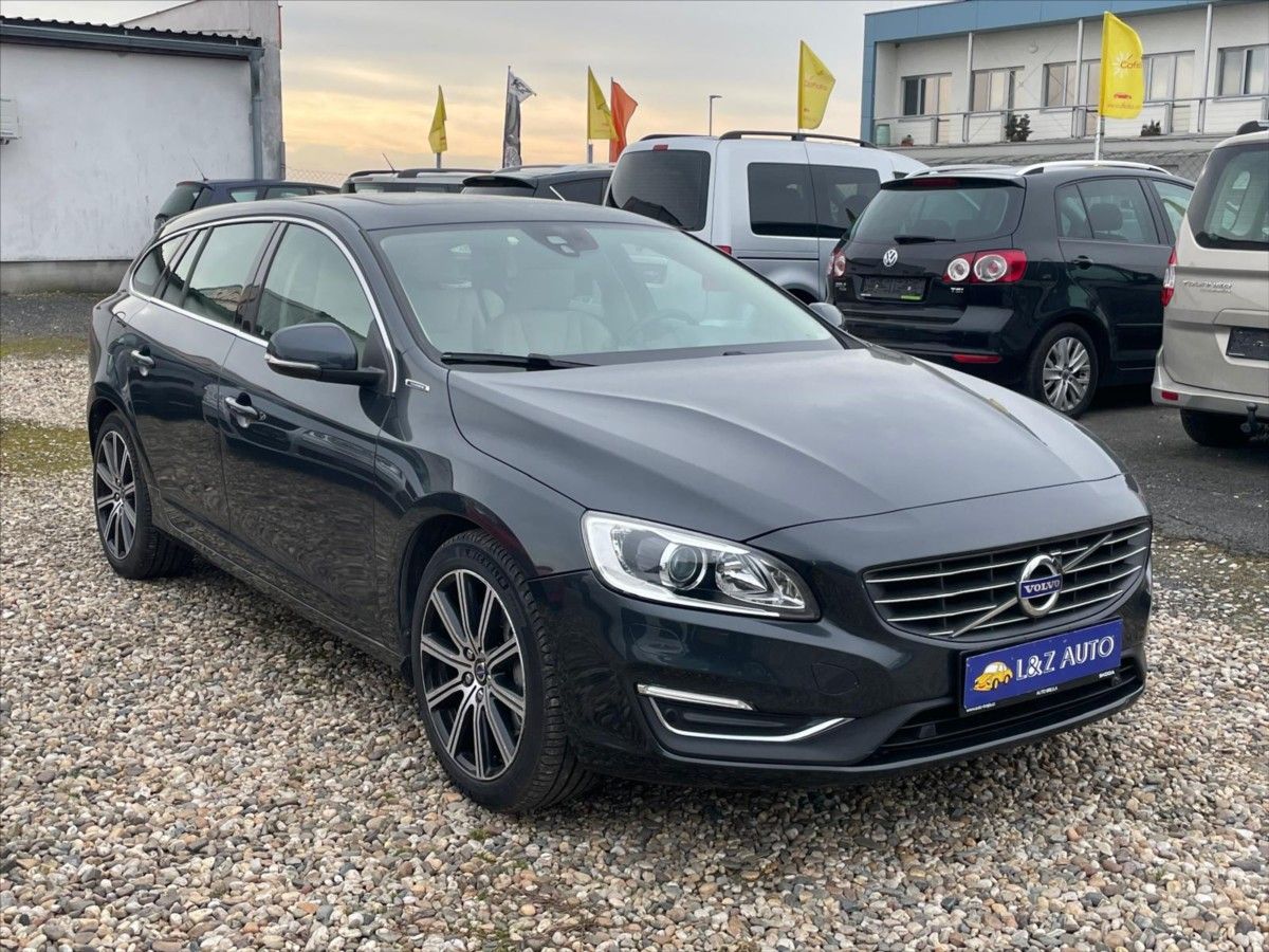 Volvo V60, 2,4 D- PLUG IN HYBRID SUMMUM - fotka 3