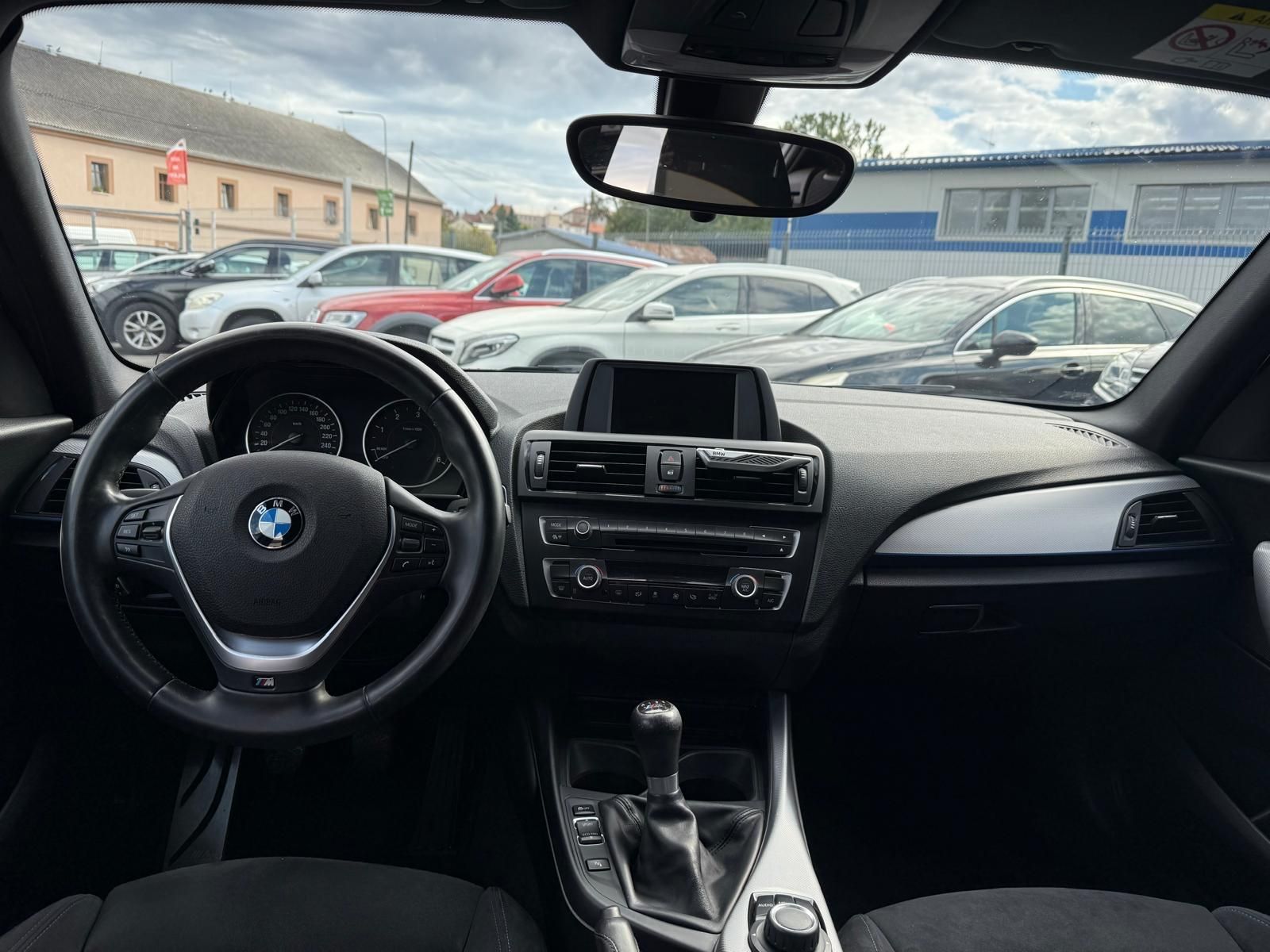 BMW Řada 1, 118xd M-paket, manual - fotka 6