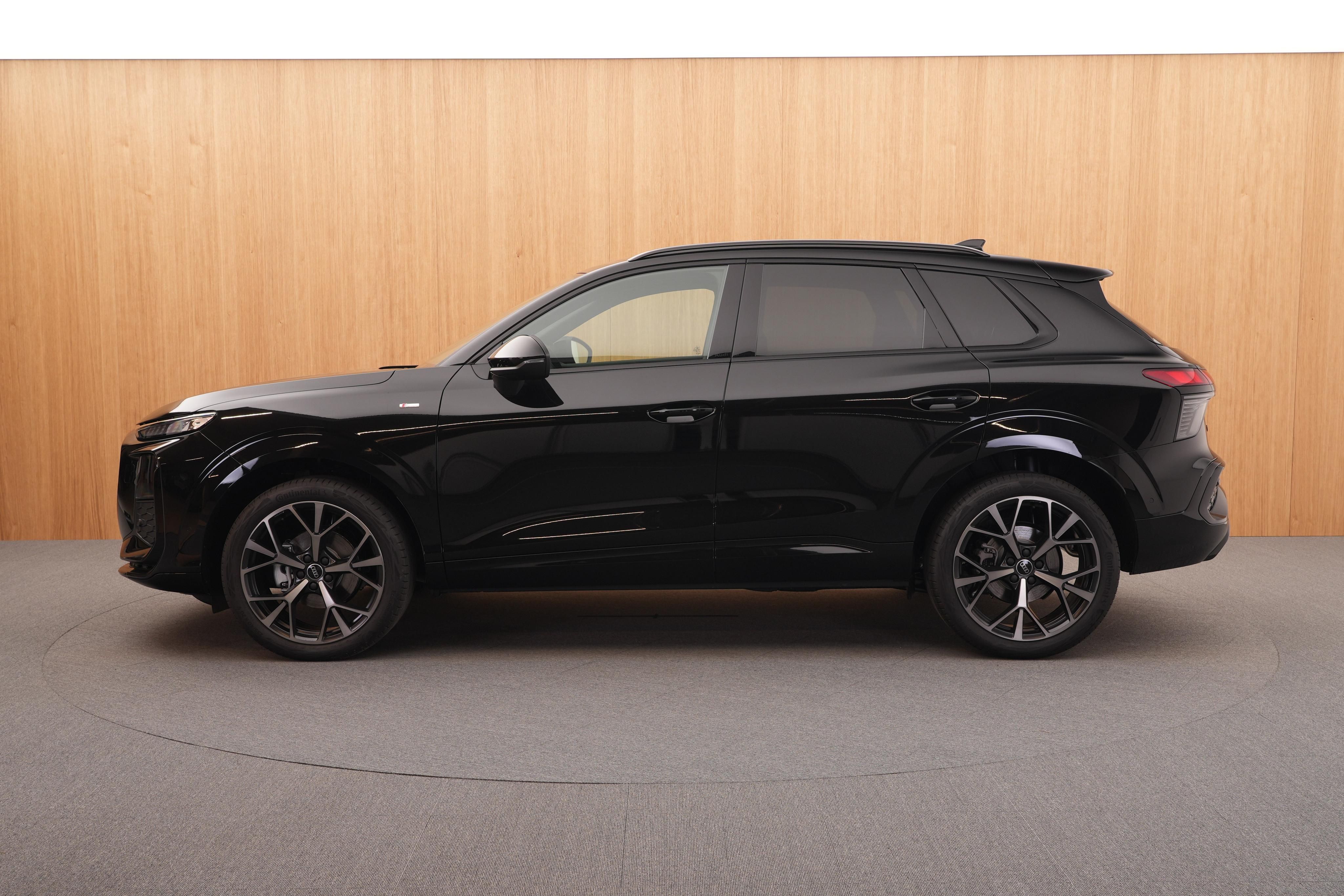 Audi Q3, S line  35 TFSI 110 kW - fotka 2