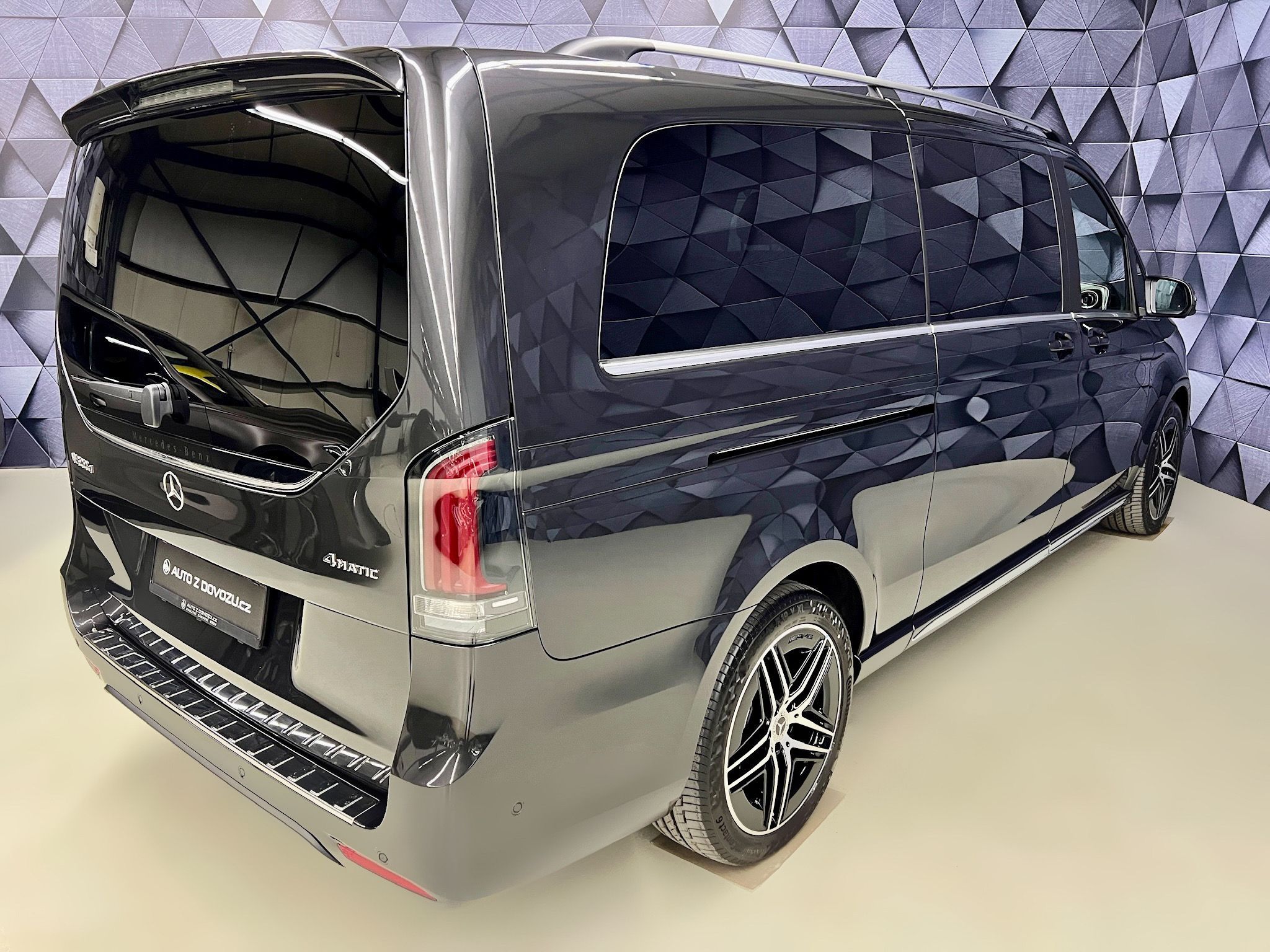 Mercedes-Benz Třídy V, 300d 4MATIC AMG EXCLUSIVE XL - fotka 6