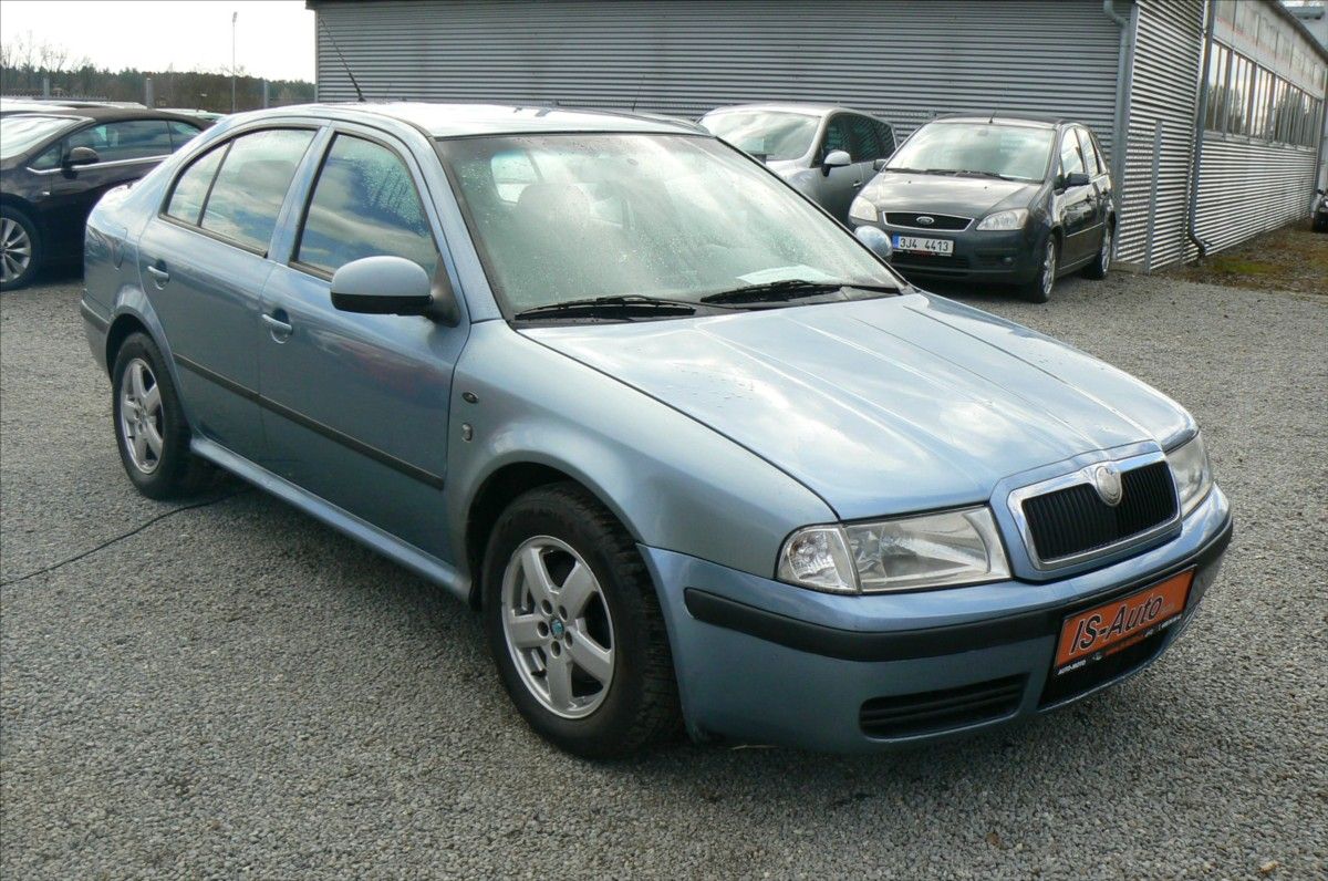 Škoda Octavia, 1,9 TDi  Tour - fotka 2