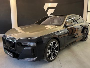BMW i7 xDrive60 2026 TV 21"