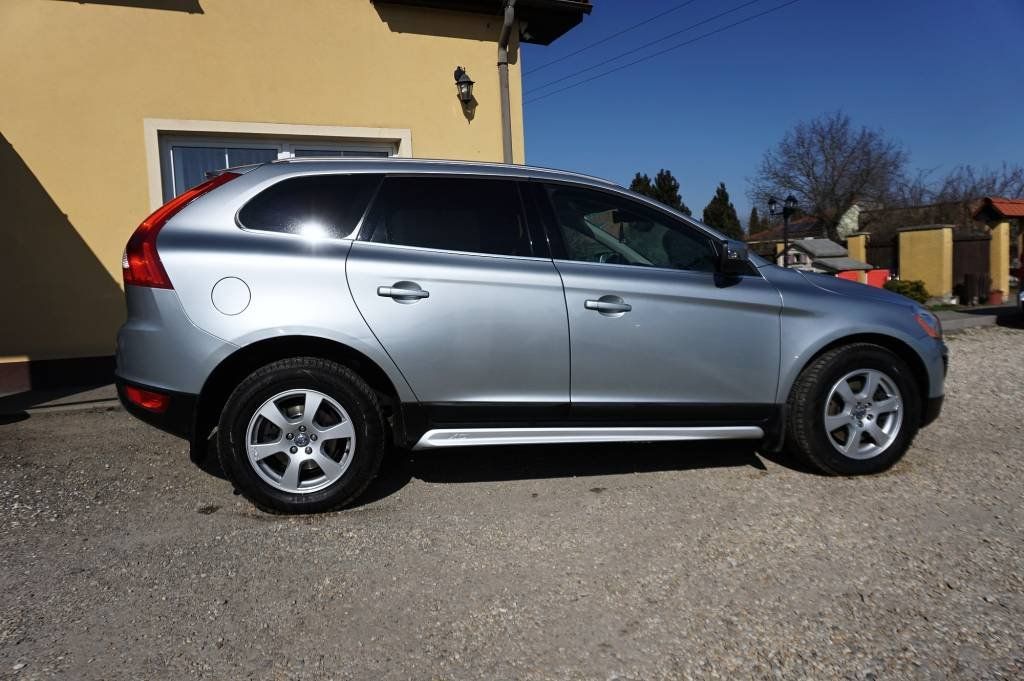 Volvo XC60, SUMMUM 2,4 D 129 kW - fotka 3