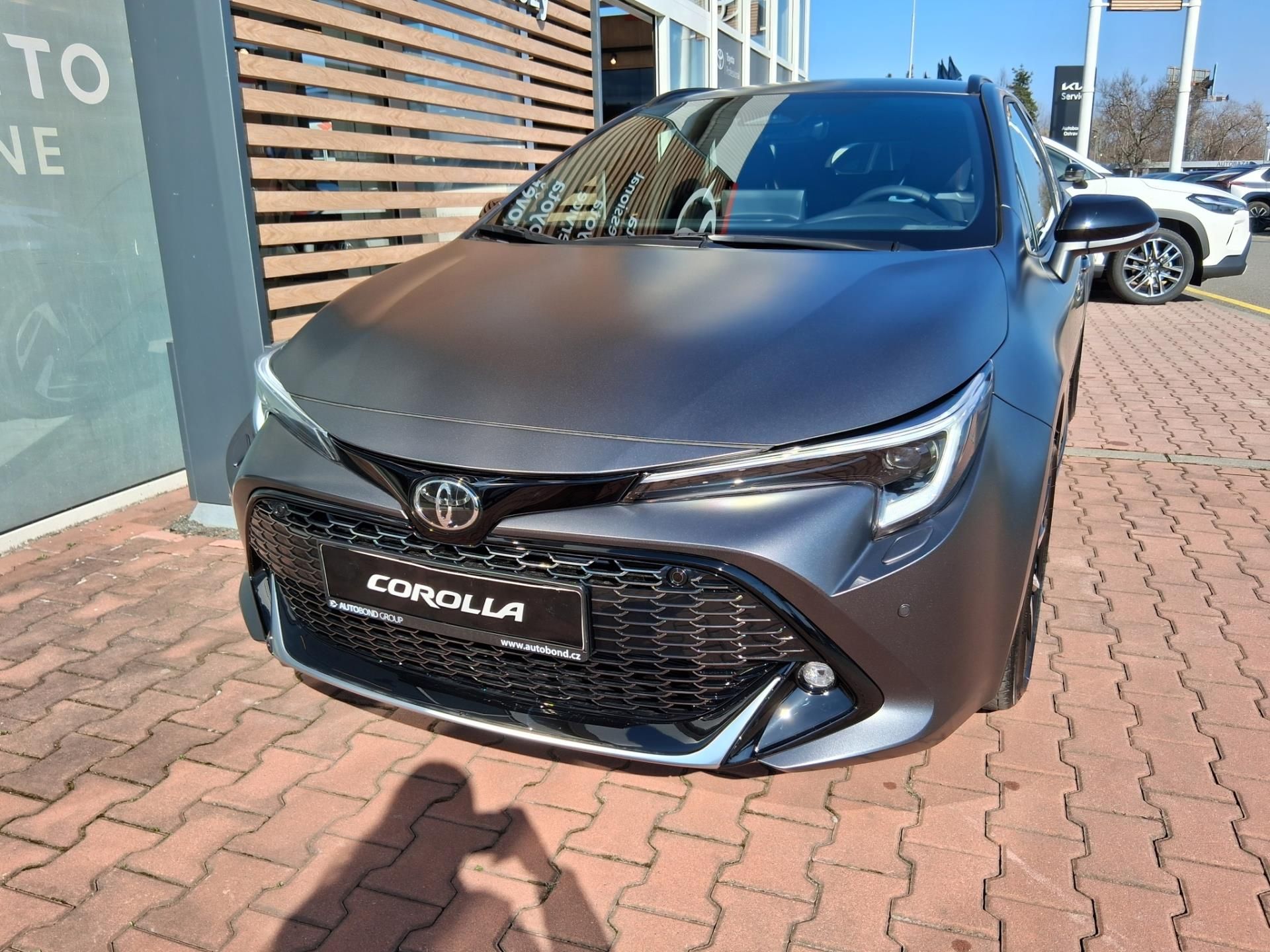 Toyota Corolla, 2,0 HEV GR SPORT - MATNÁ ŠEDÁ - fotka 4