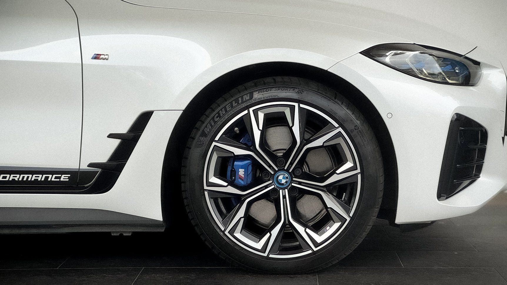 BMW i4 - fotka 4