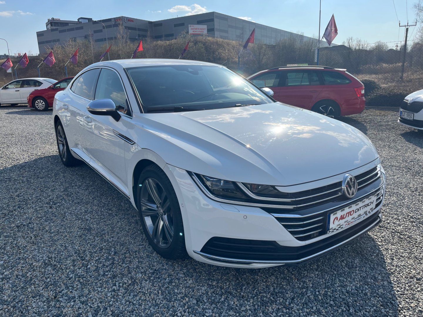 Volkswagen Arteon, 2.0 TDi ELEGANCE 4X4 - fotka 4