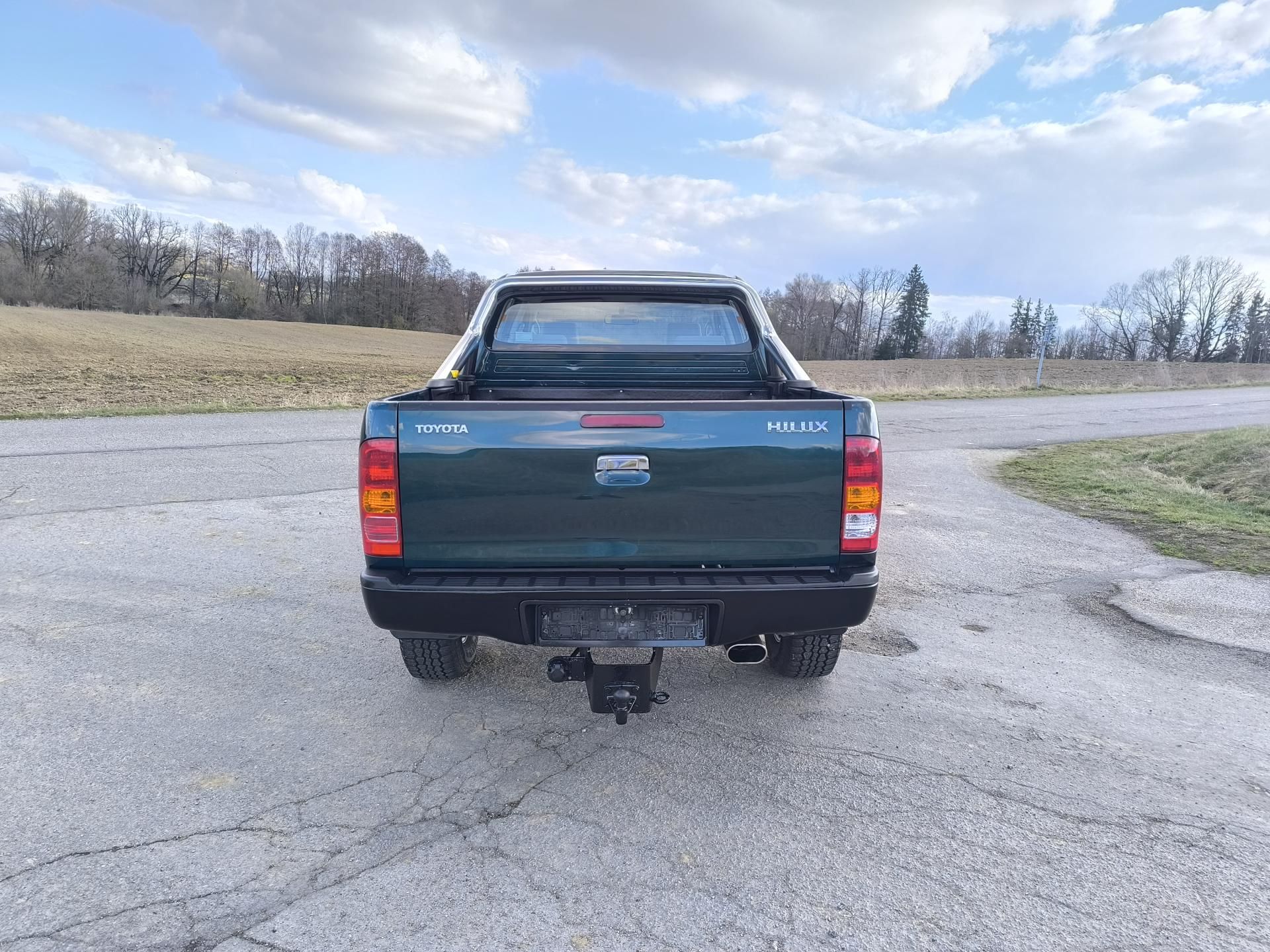 Toyota Hilux, 2.5 D-4D SERVISNÍ KN,DOL KM - fotka 6