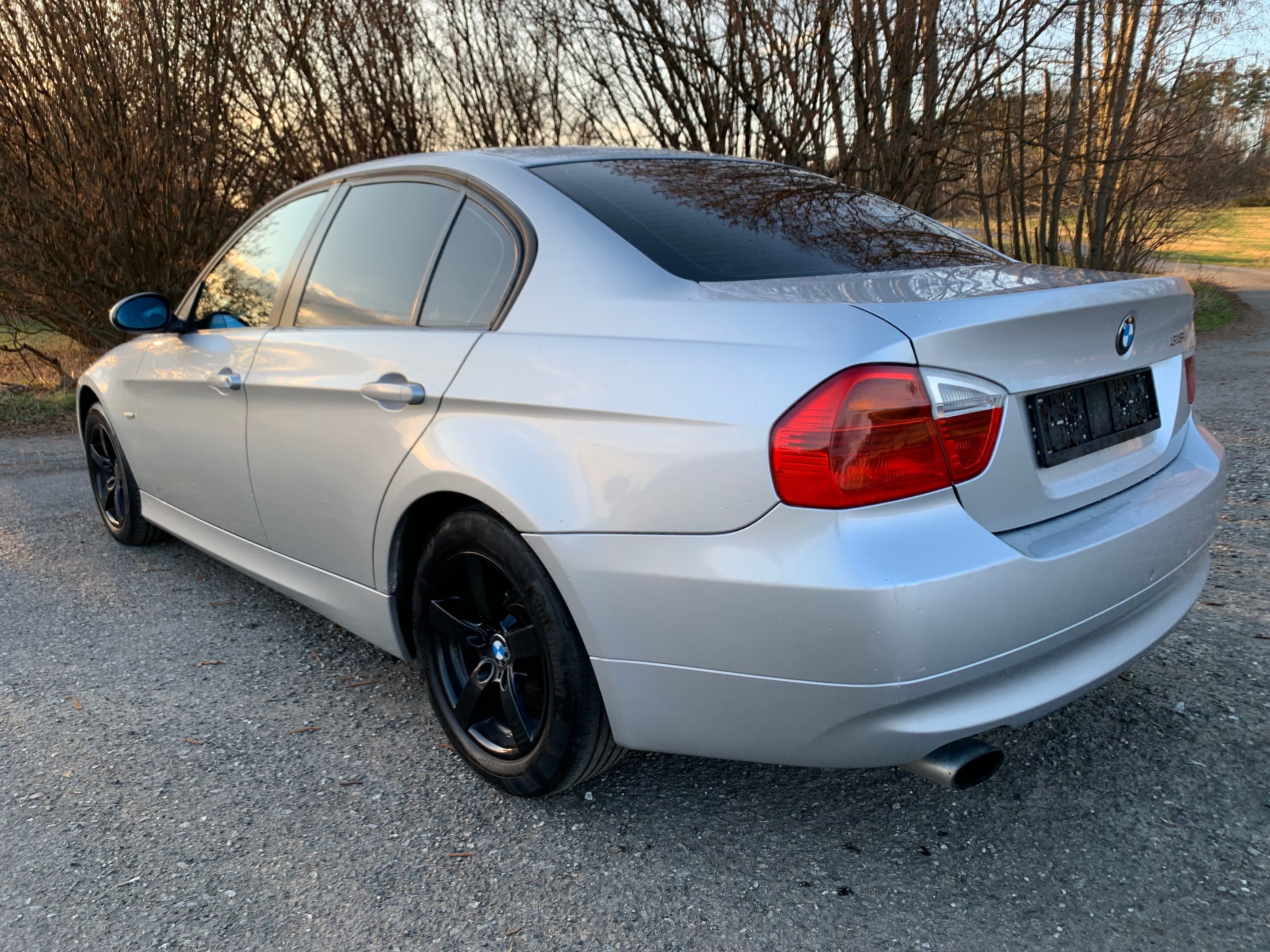 BMW Řada 3, 318i e90 - fotka 3